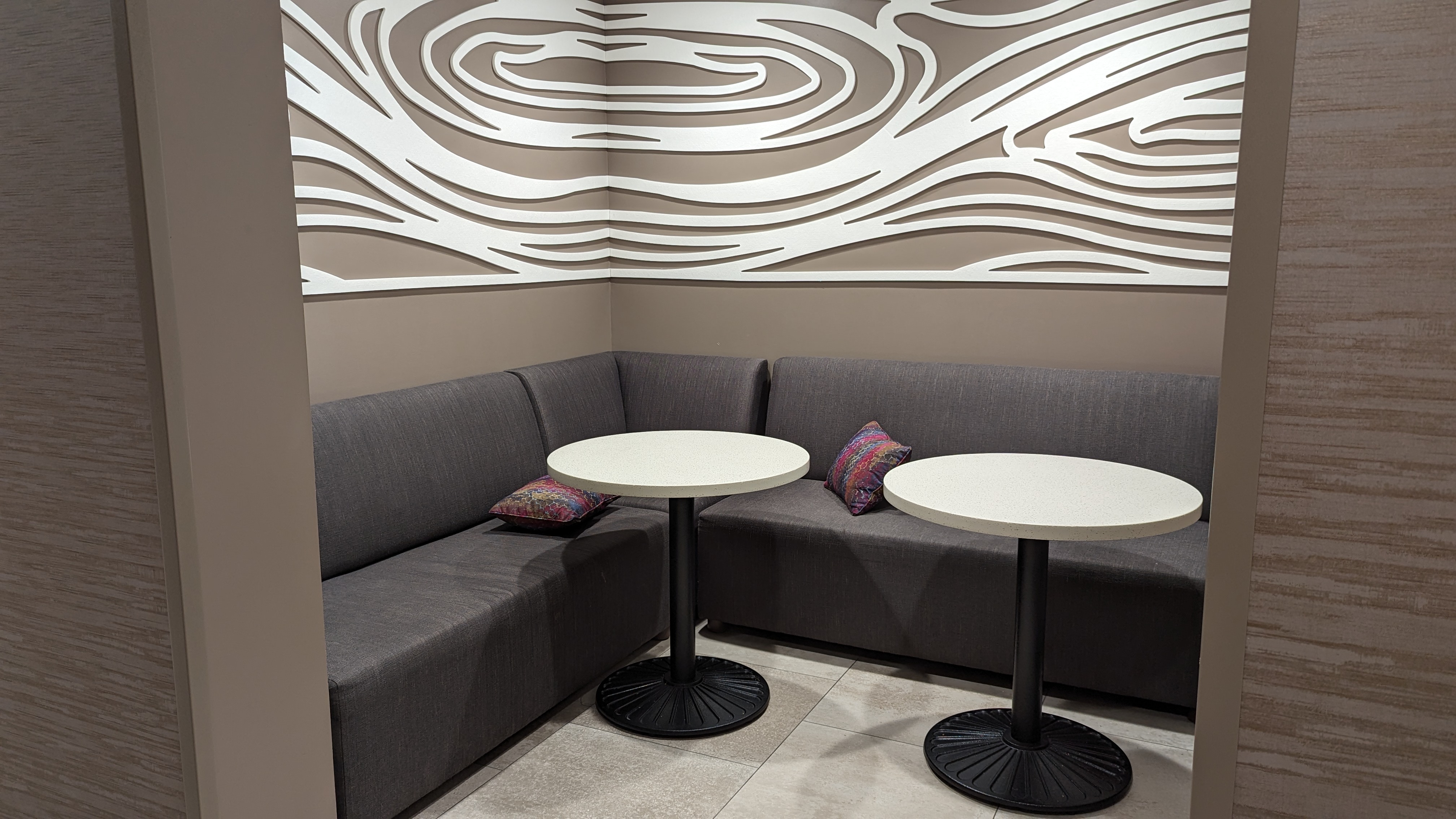 Hampton Inn and Suites Aurora South Denver food and beverage breakfast nook