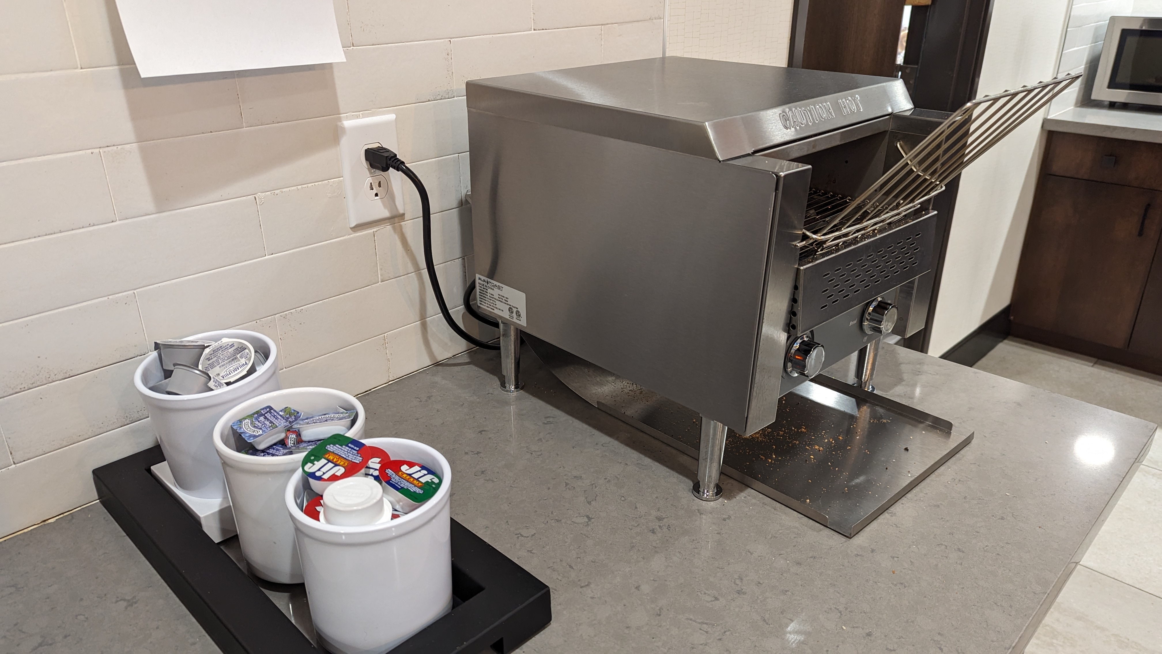 Hampton Inn and Suites Aurora South Denver food and beverage breakfast toaster and spreads