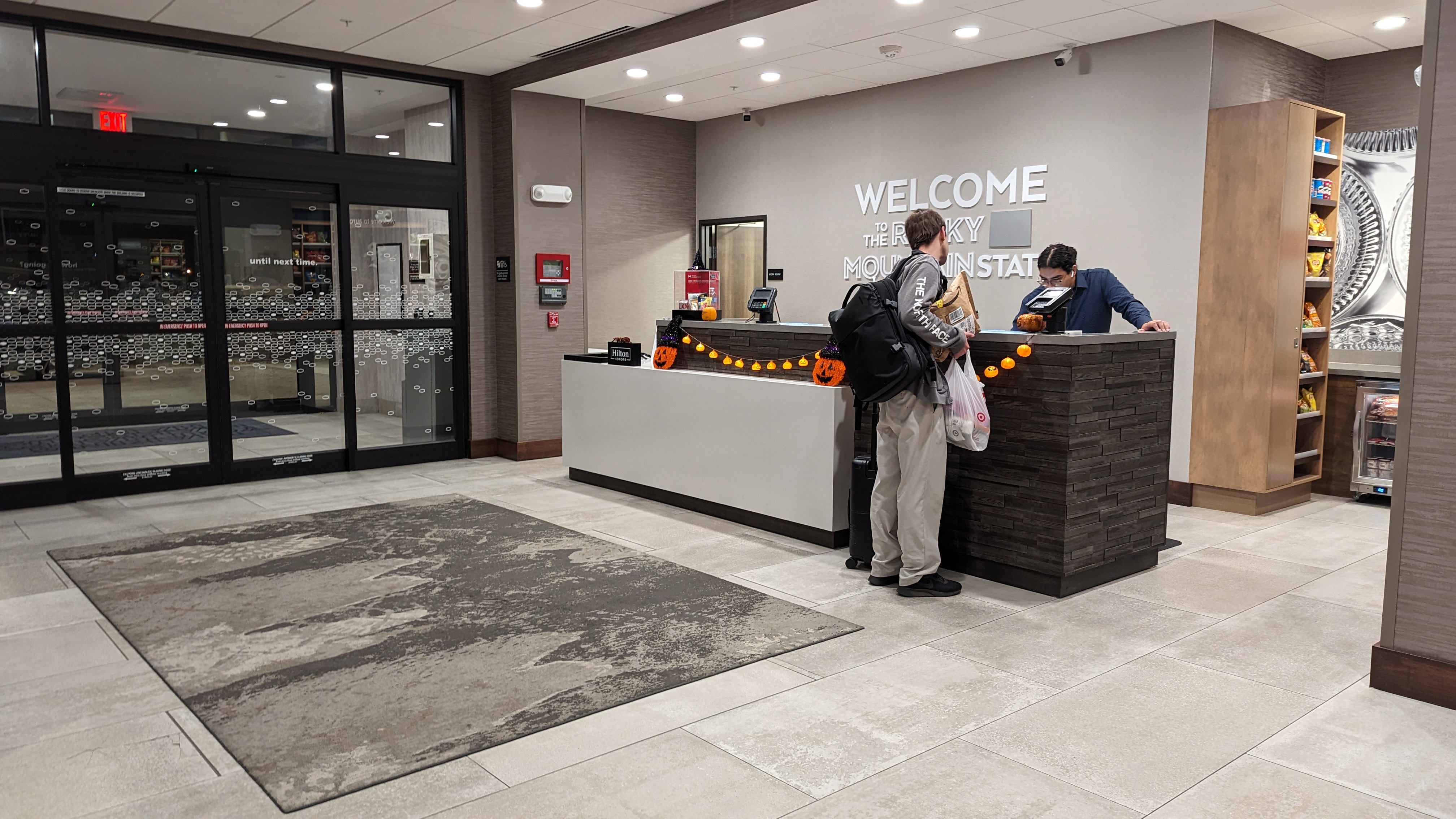 Hampton Inn and Suites Aurora South Denver front desk