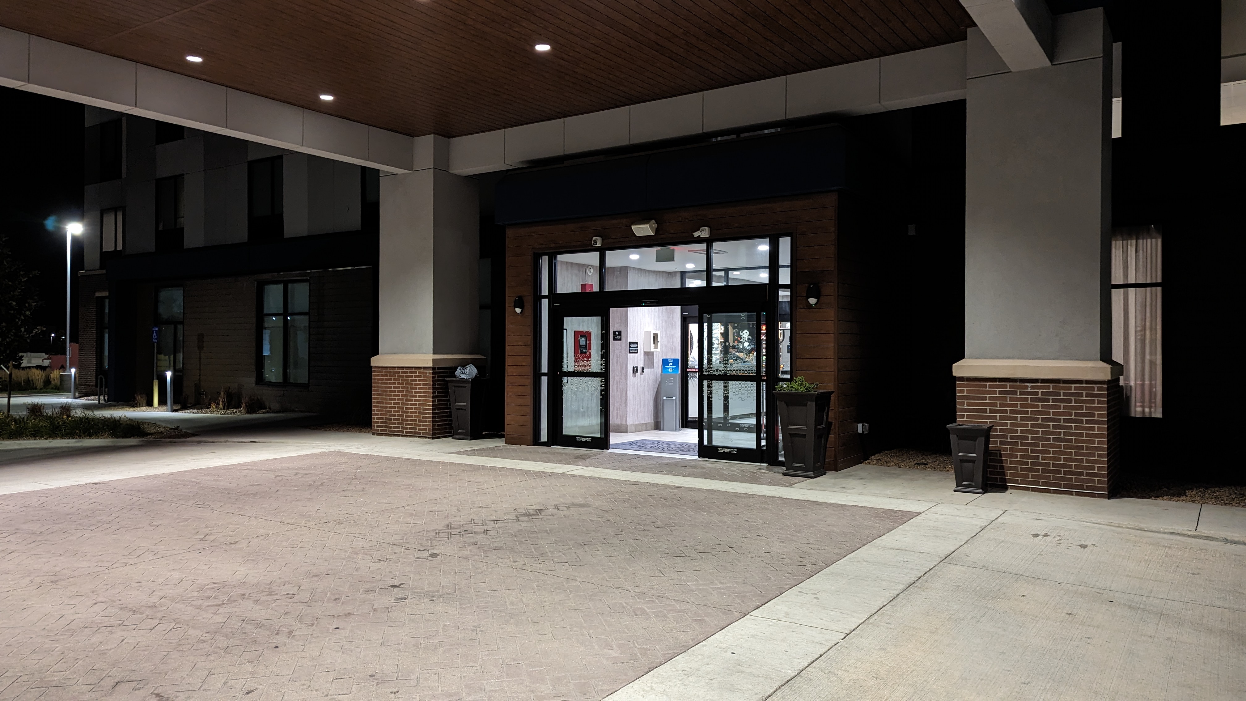 Hampton Inn and Suites Aurora South Denver front door