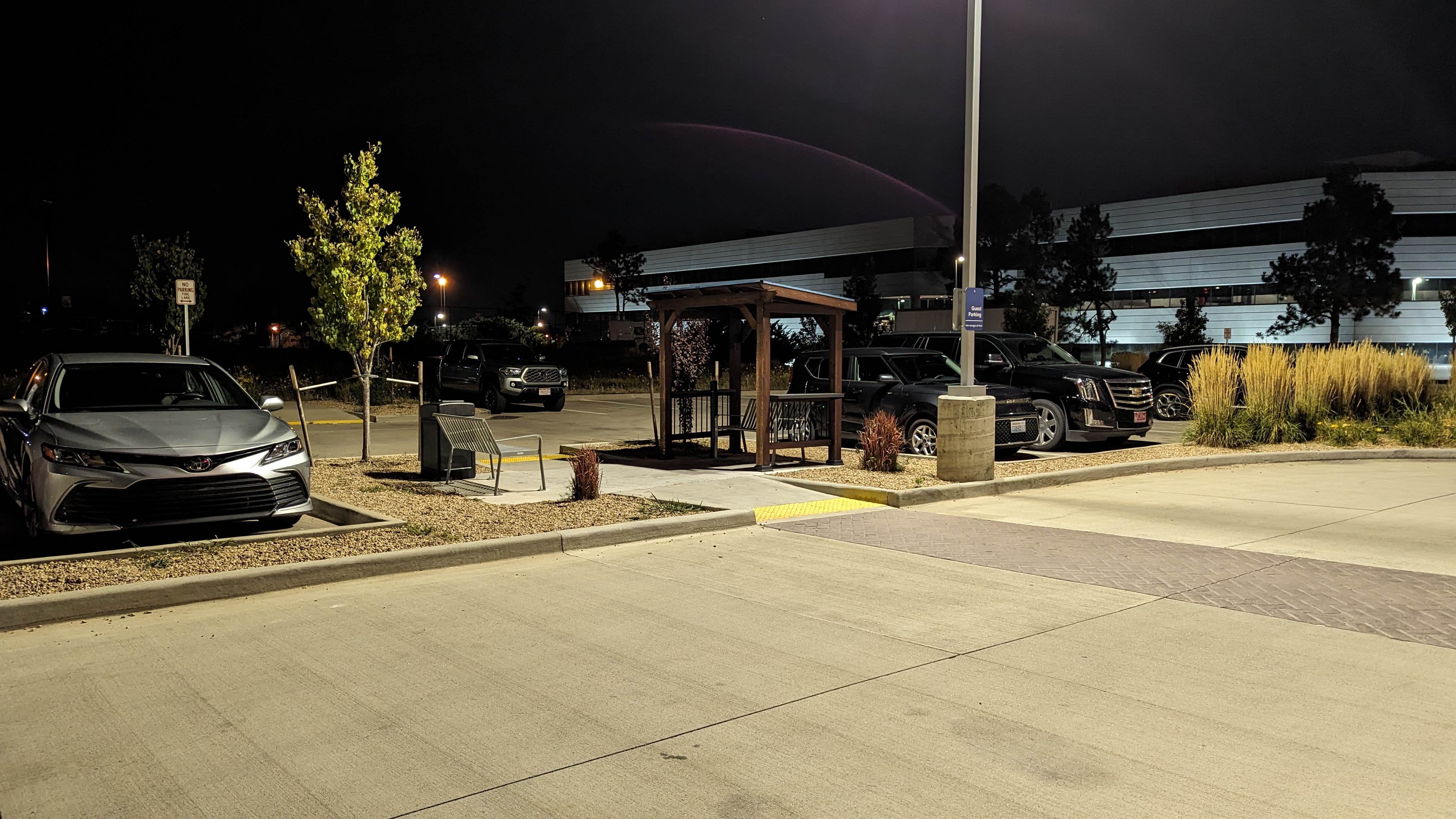 Hampton Inn and Suites Aurora South Denver parking lot