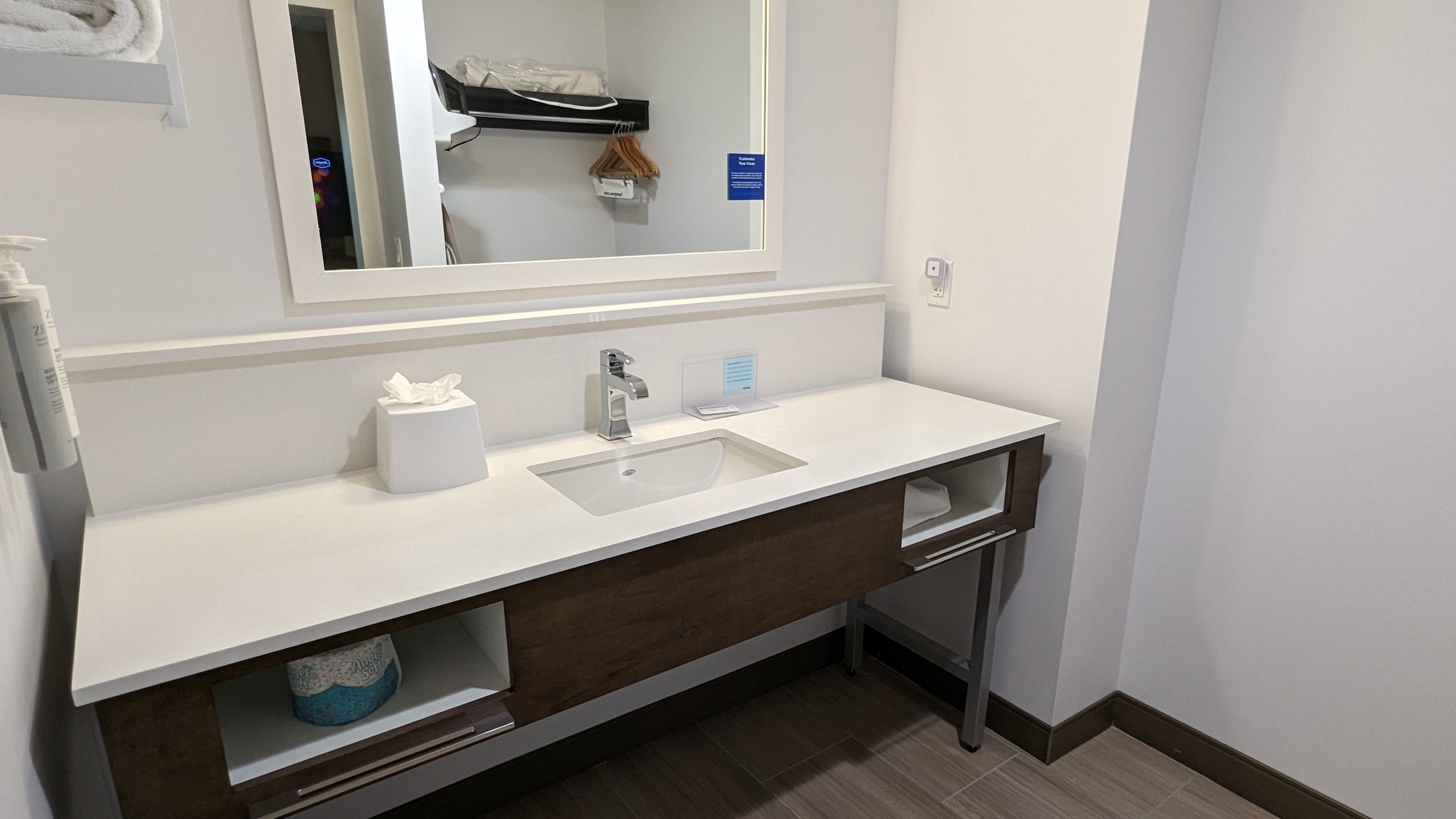 Hampton Inn and Suites Aurora South Denver room bathroom counter and closet