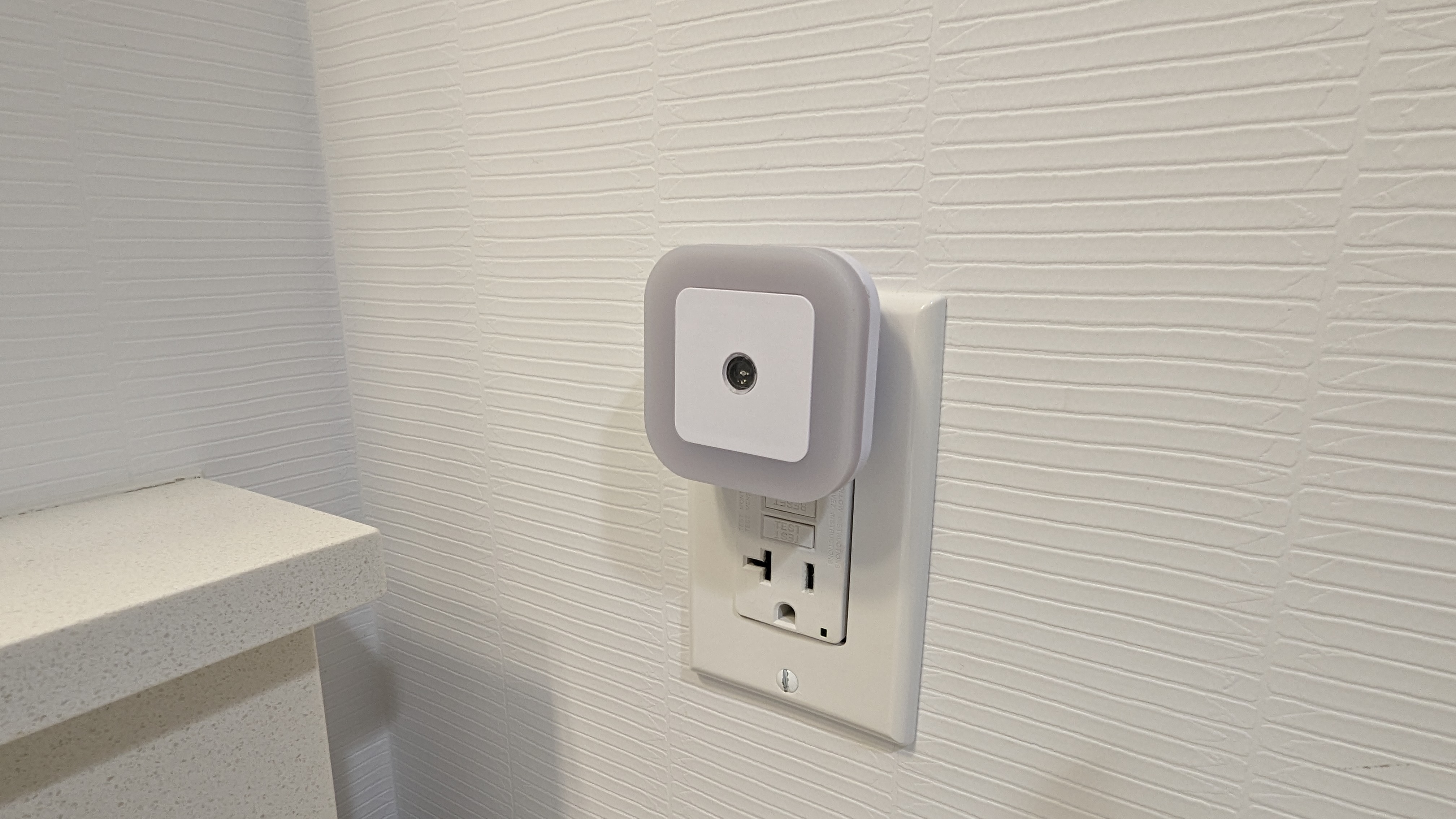 Hampton Inn and Suites Aurora South Denver room bathroom nightlight