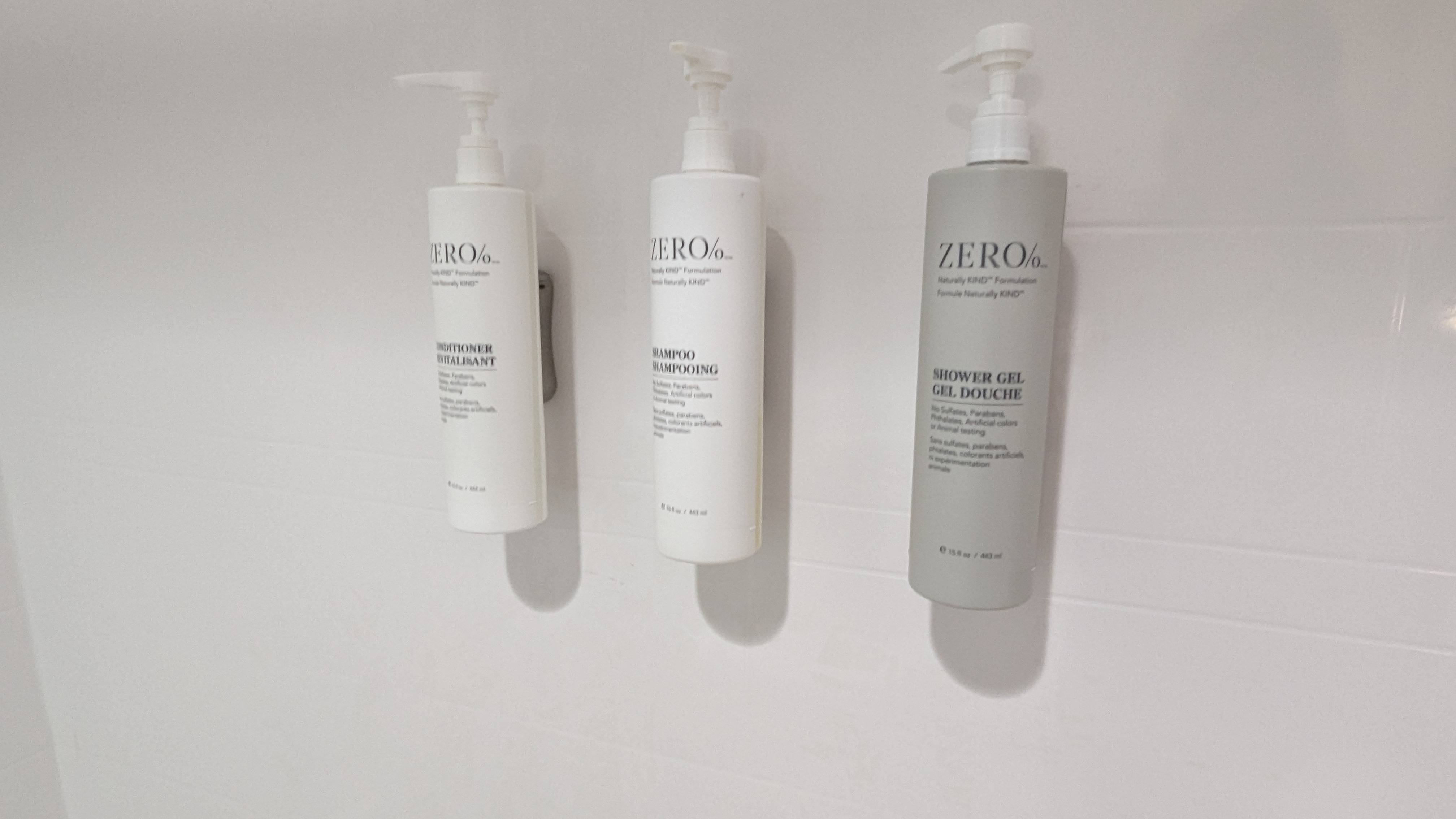 Hampton Inn and Suites Aurora South Denver room bathroom shower amenities