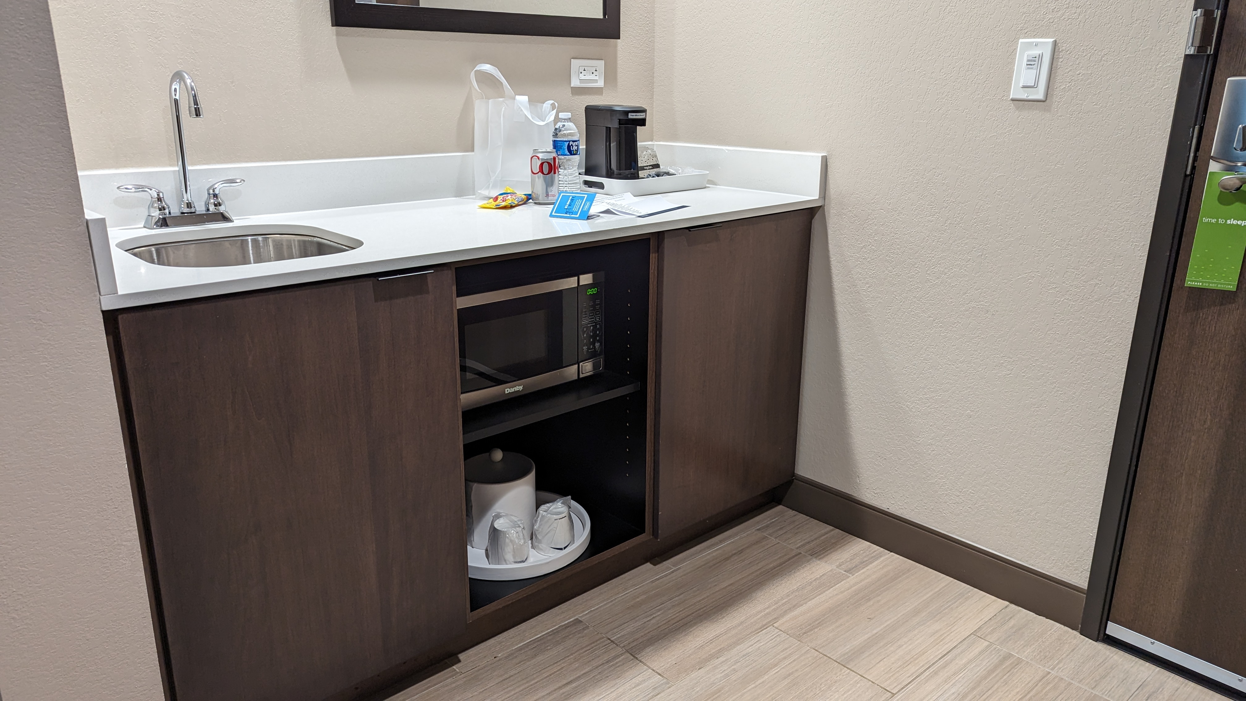 Hampton Inn and Suites Aurora South Denver room entrance mini kitchen