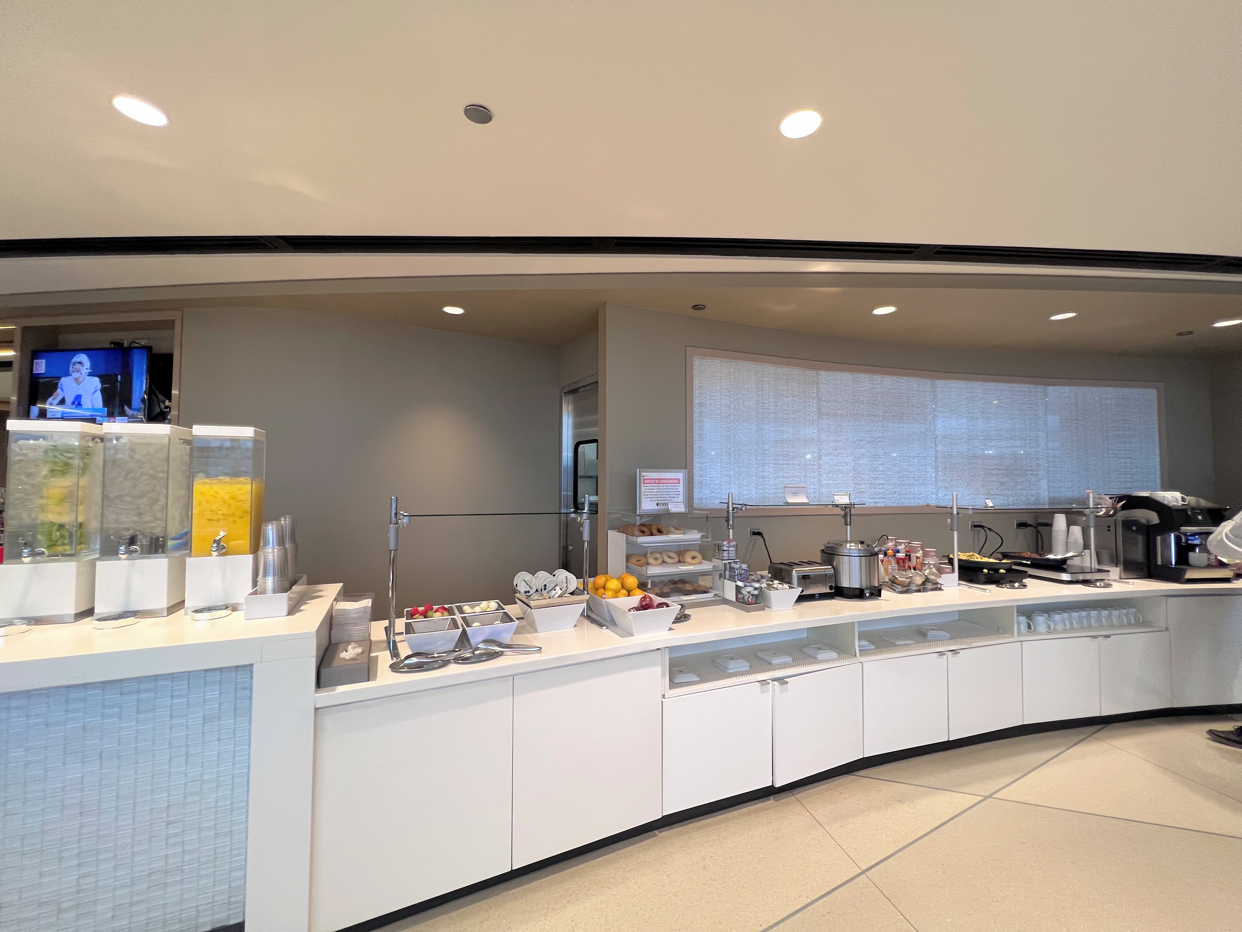 OHare Admirals Club breakfast buffet Concourse G