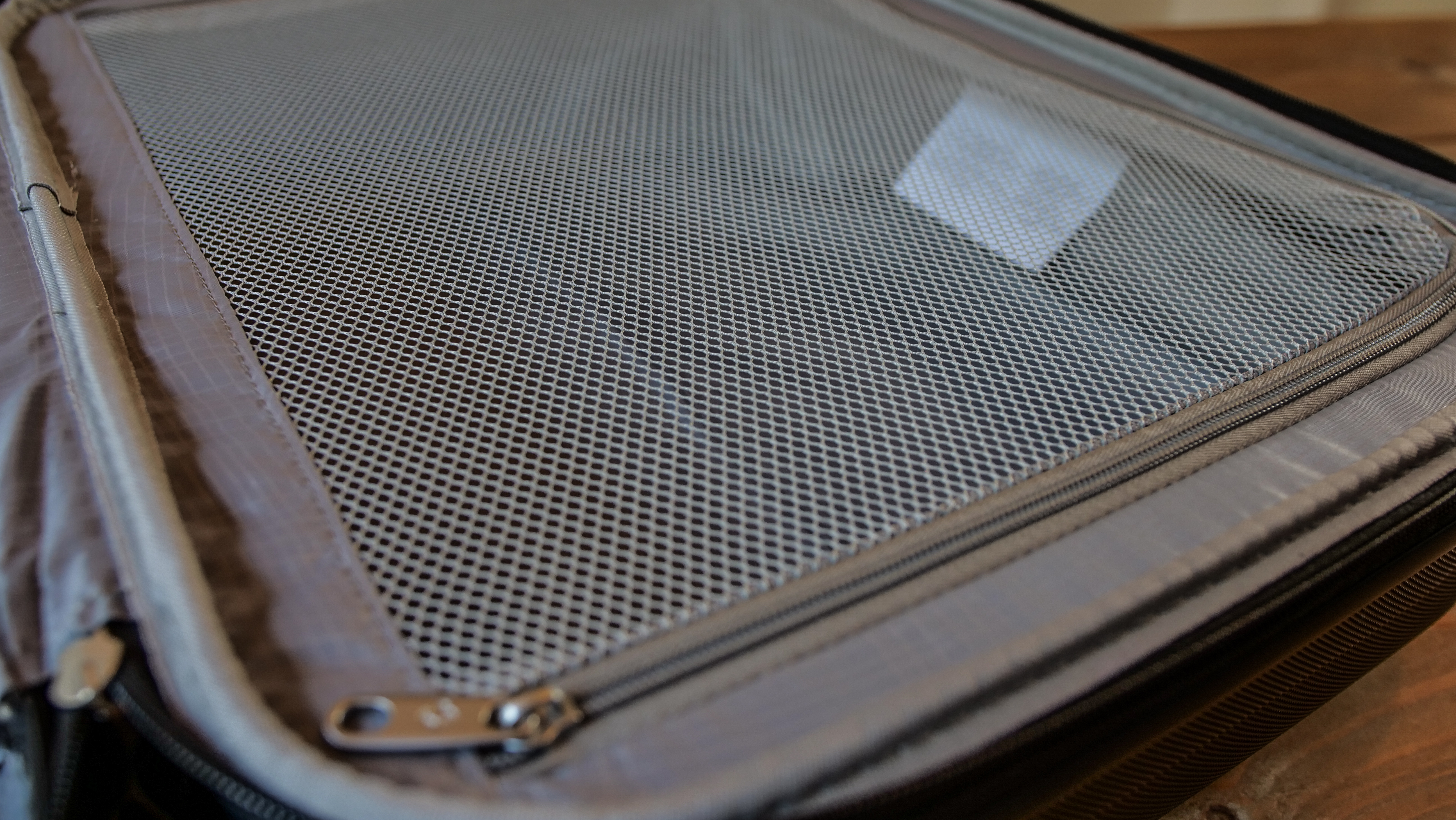 Samsonite Omni mesh divider Samsonite Omni mesh divider
