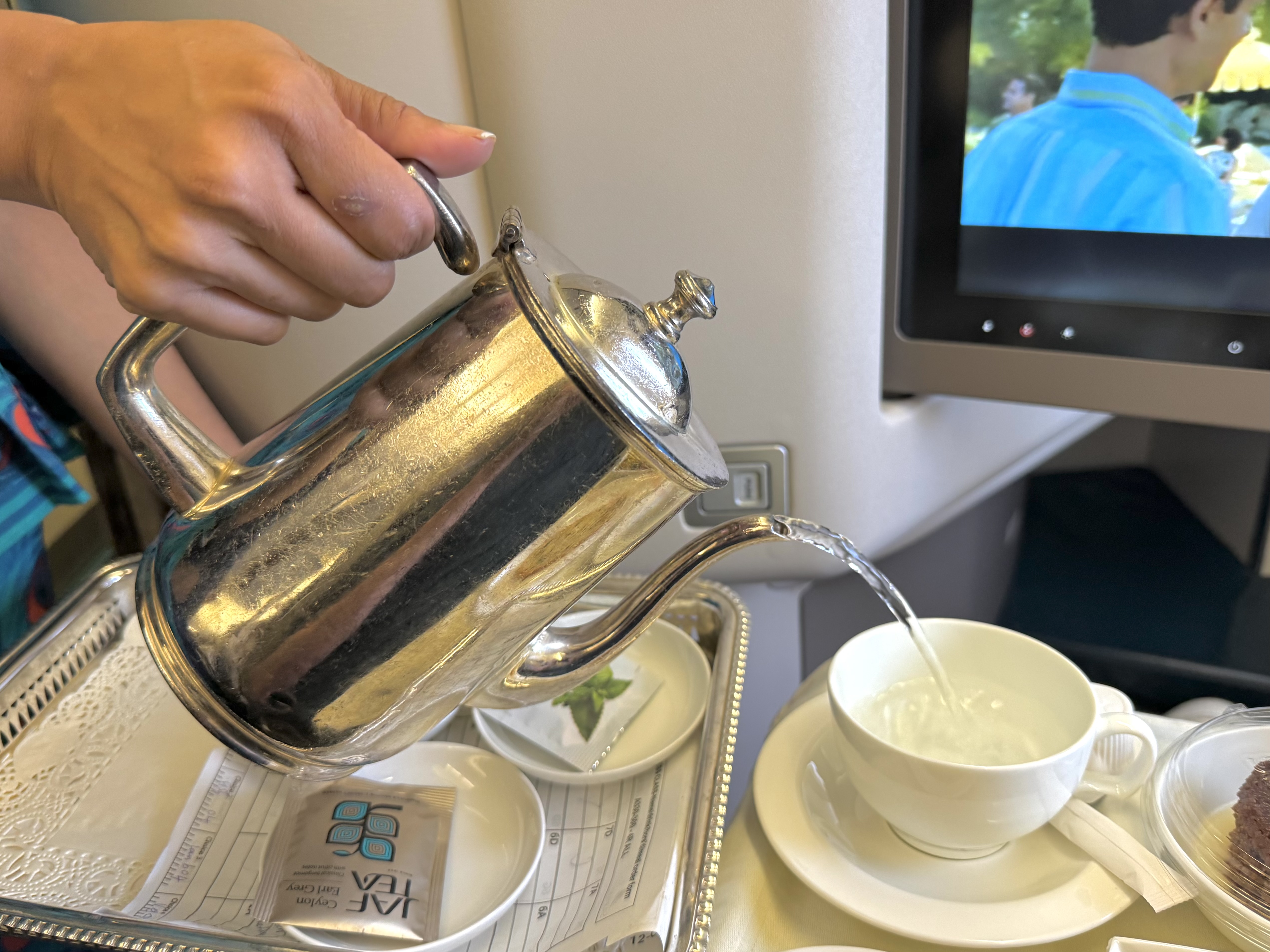 Sri Lankan A330 business class FnB tea