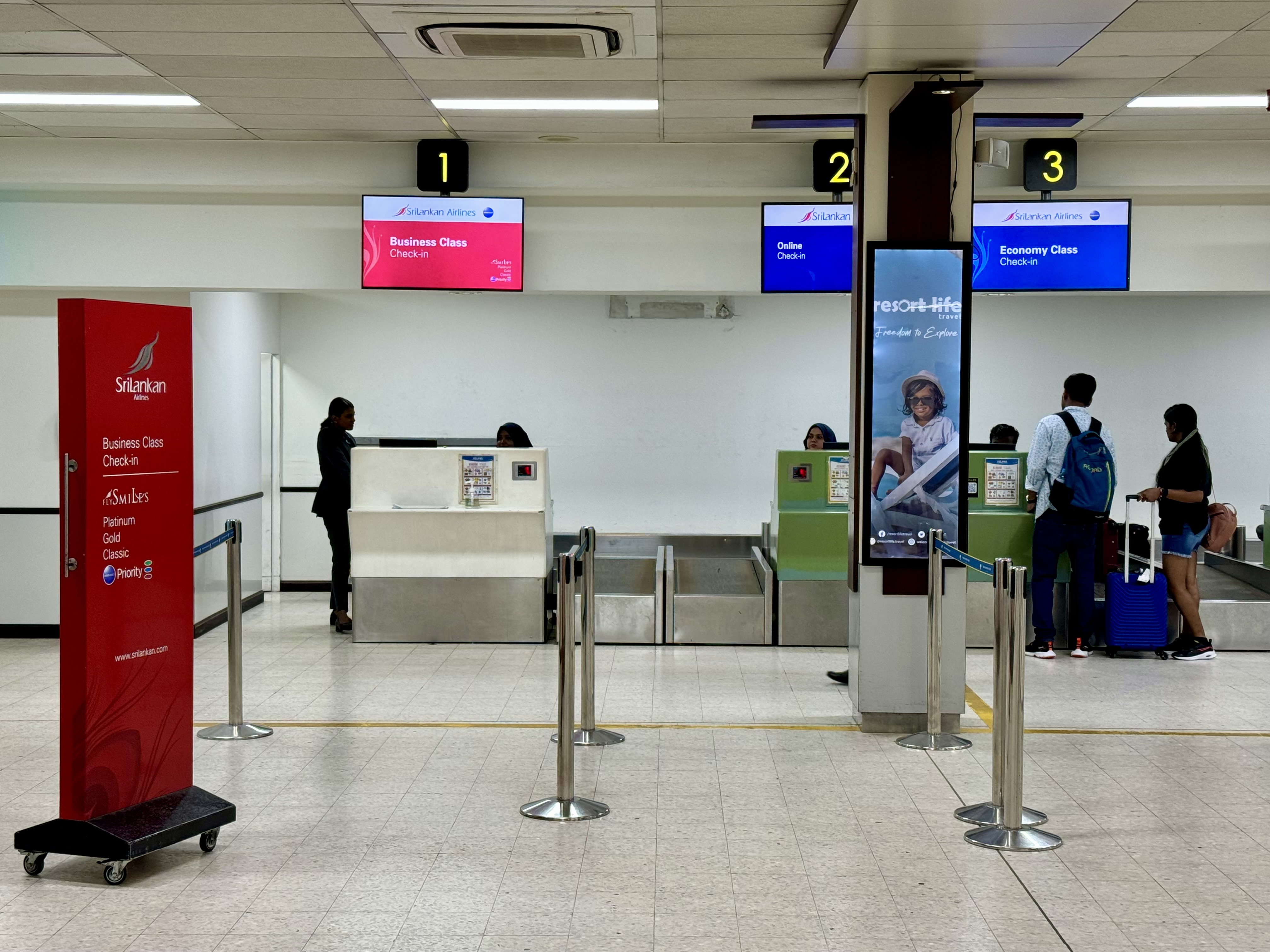 Sri Lankan A330 business class MLE check in