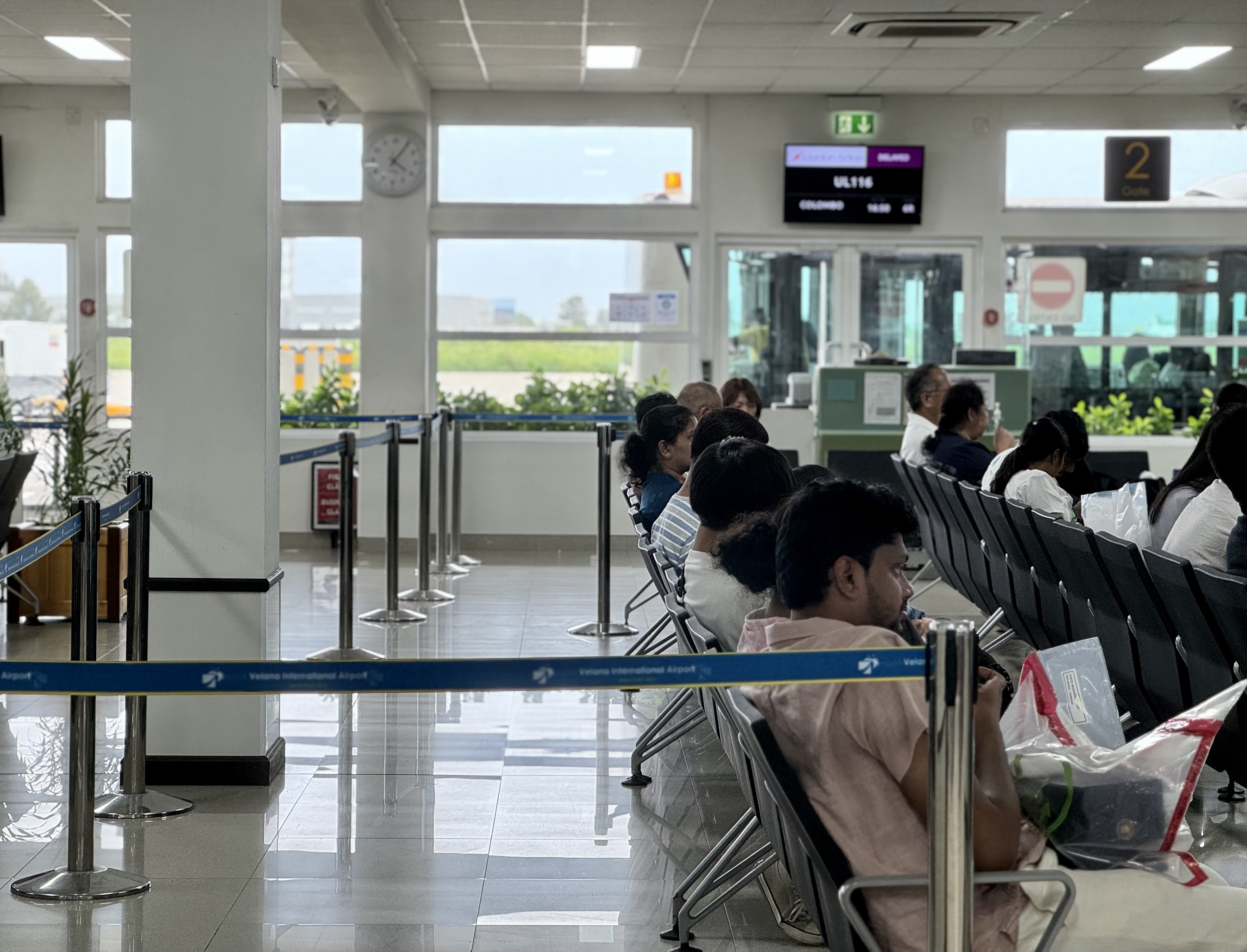 Sri Lankan A330 business class MLE gate cordon