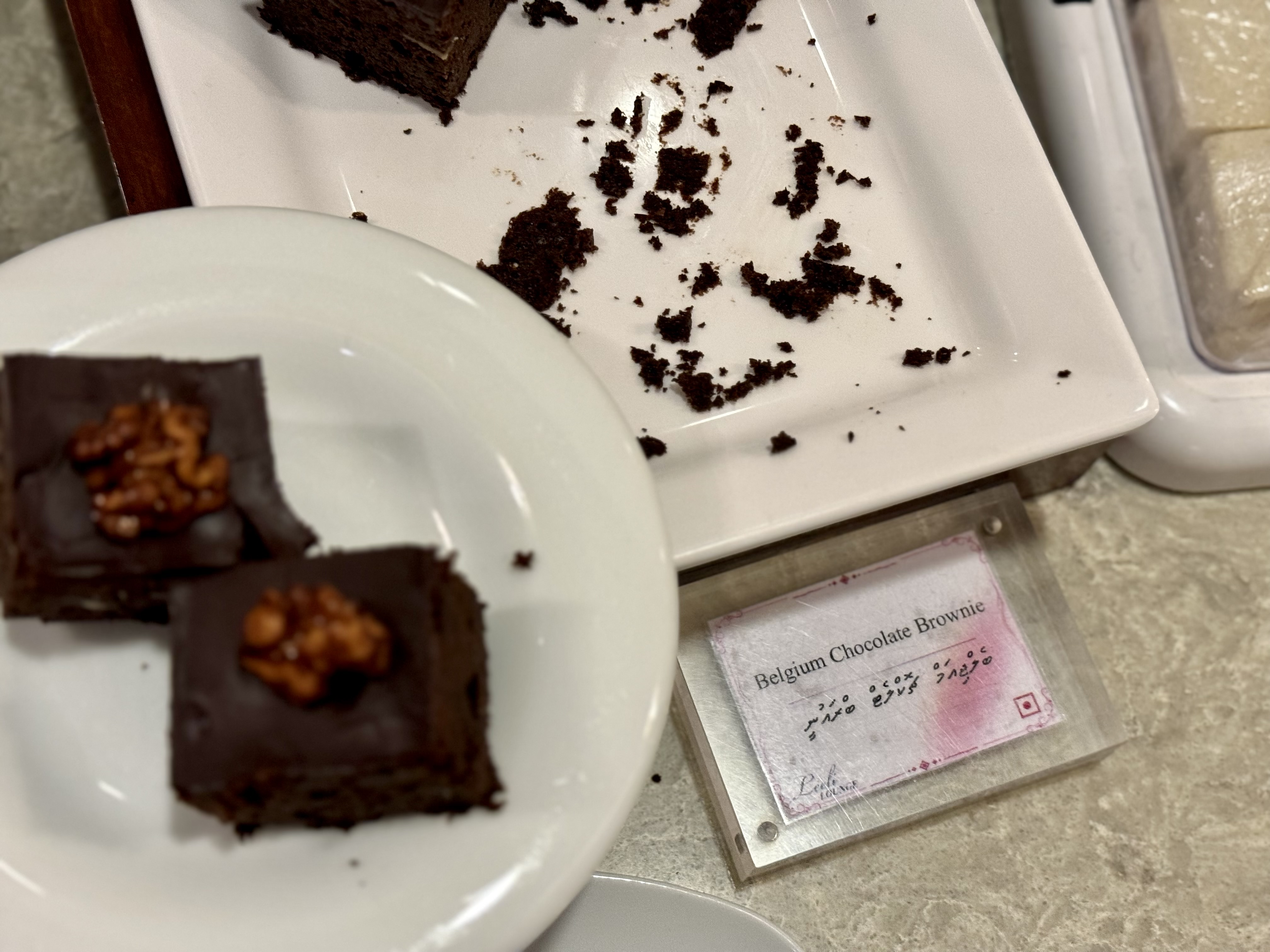 Sri Lankan A330 business class MLE lounge brownie