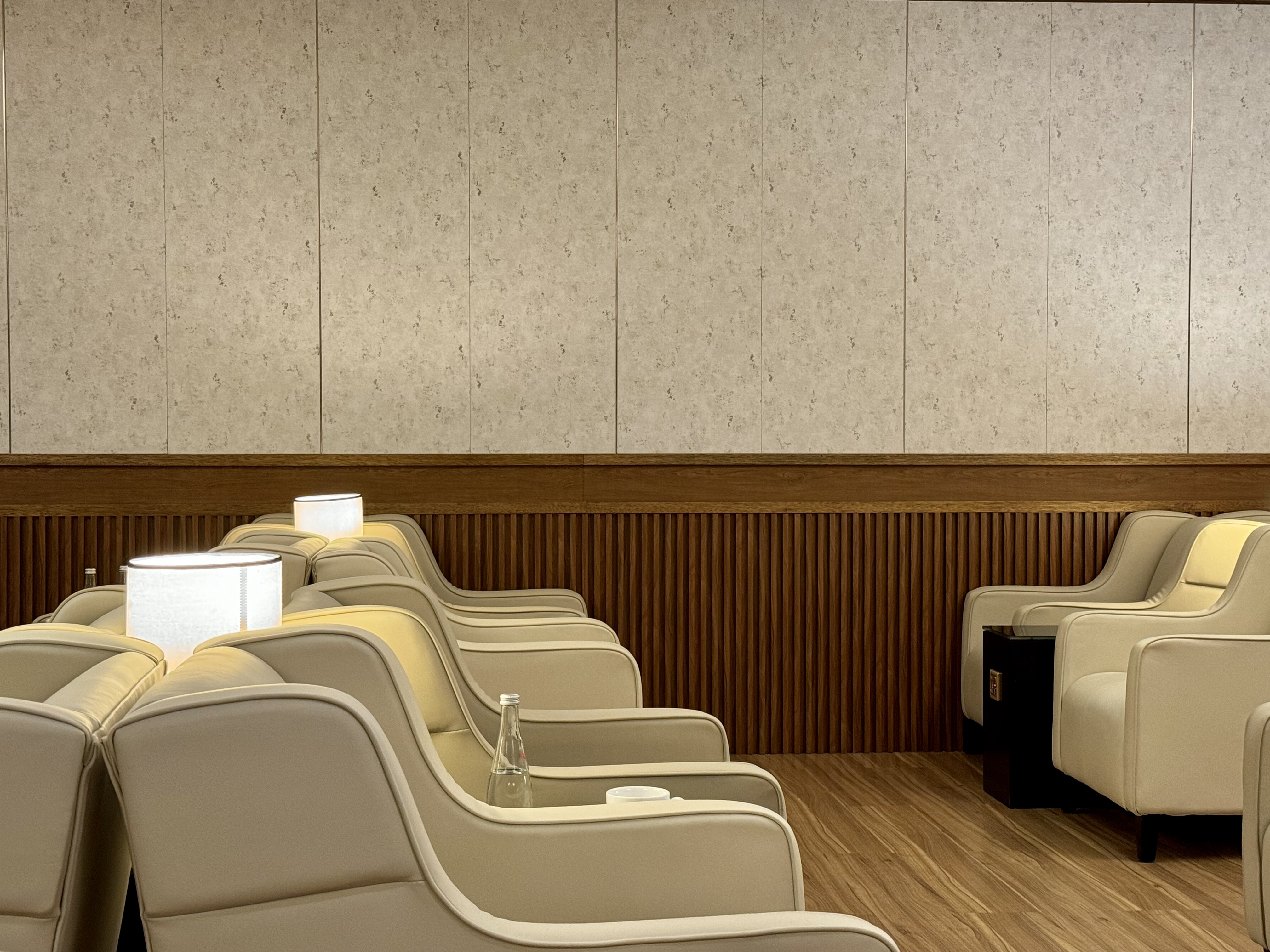 Sri Lankan A330 business class MLE lounge decor