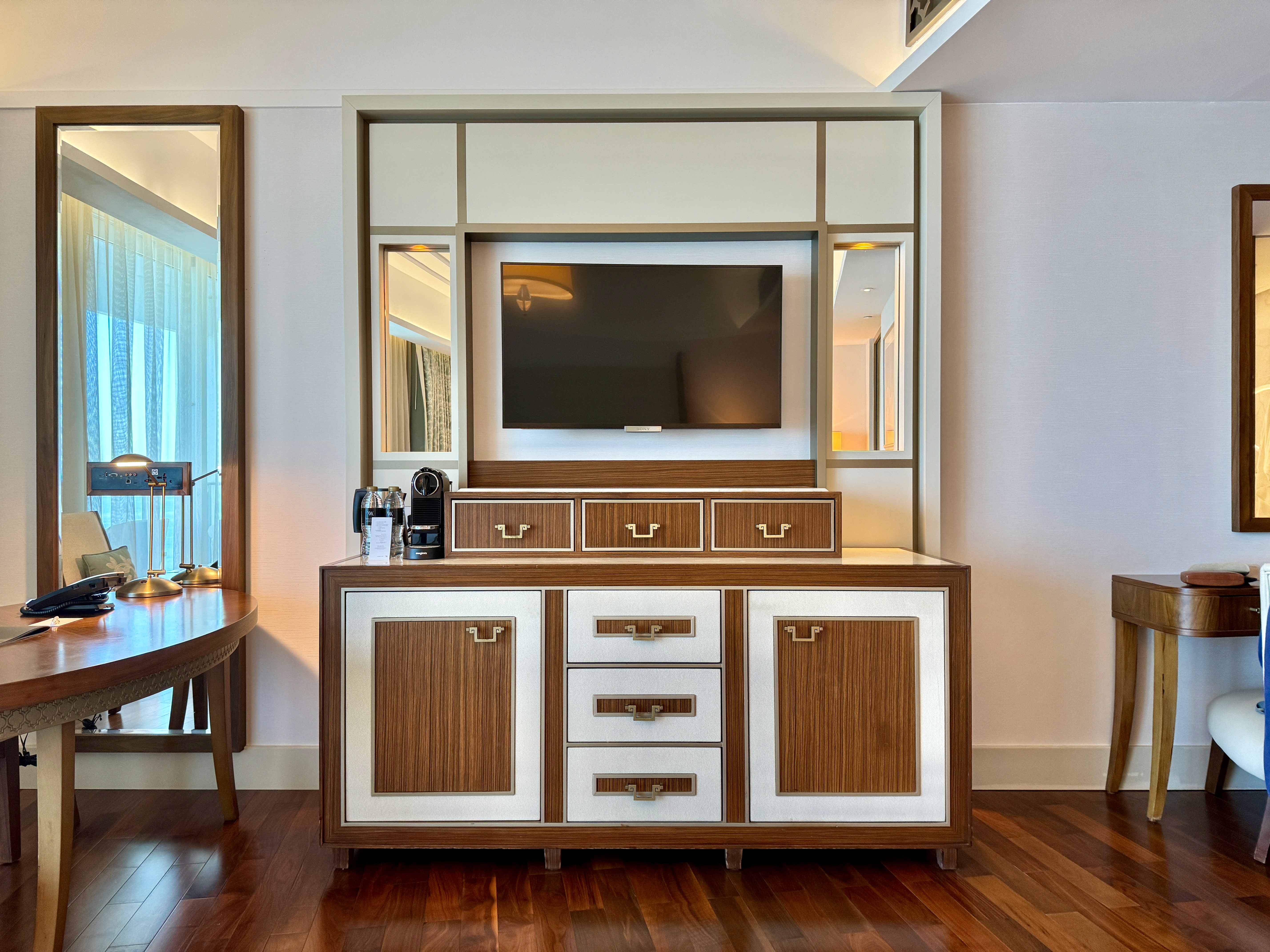 Waldorf Astoria Dubai Palm Jumeirah Media Console Waldorf Astoria Dubai Palm Jumeirah Media Console