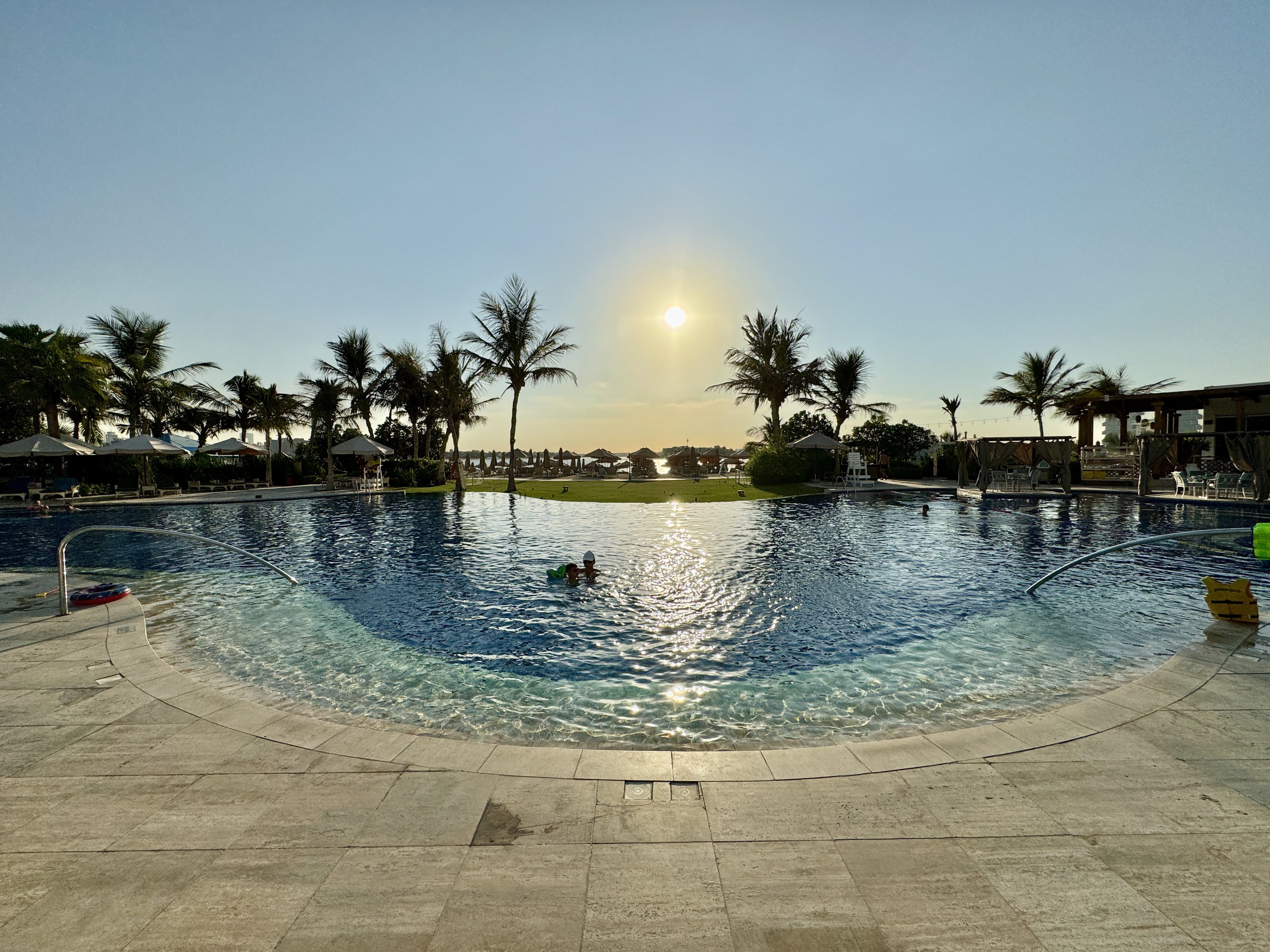 Waldorf Astoria Dubai Palm Jumeirah View From Family Pool