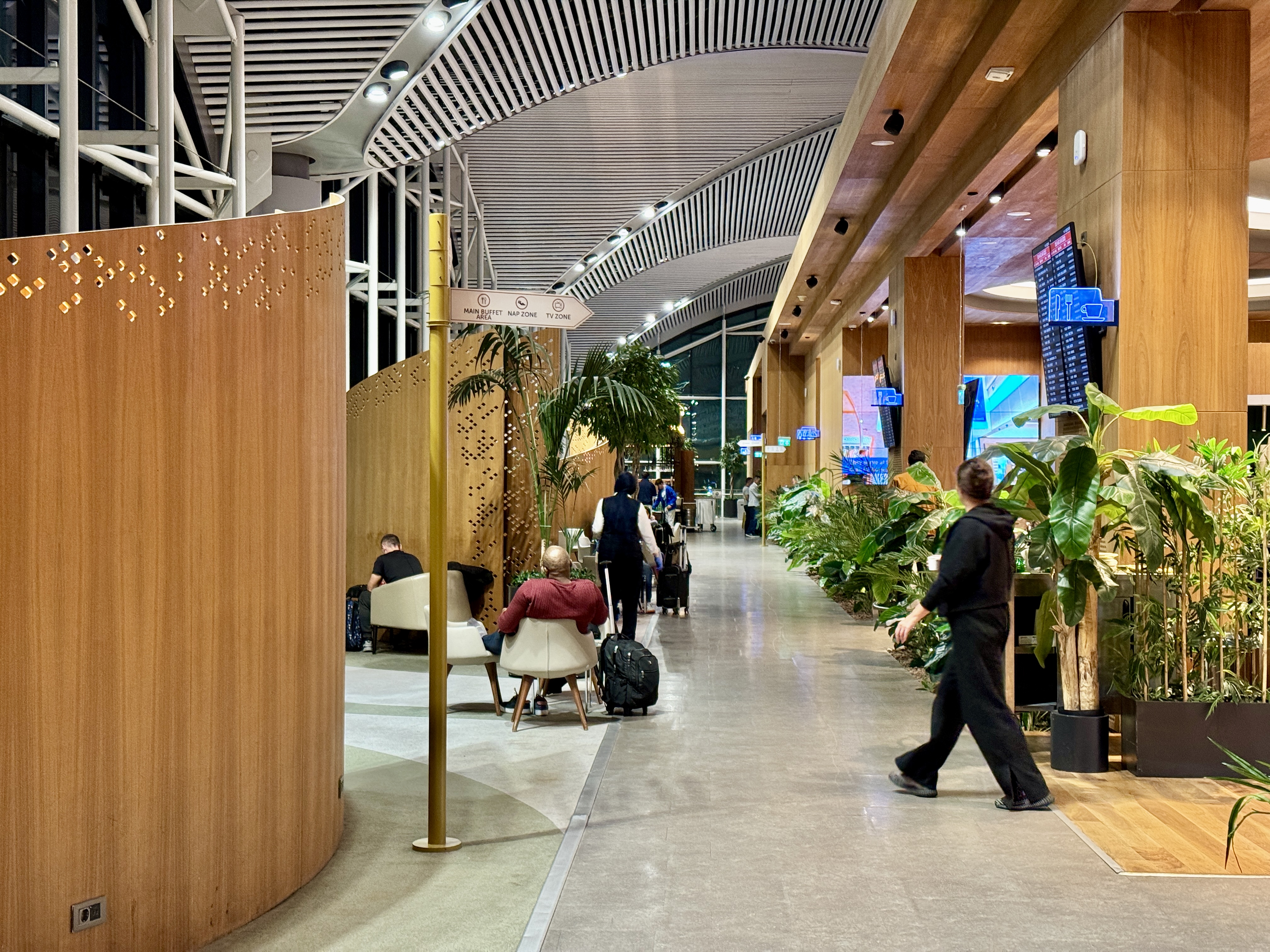 flydubai 737 800 economy IST IGA lounge main hall flydubai 737 800 economy IST IGA lounge main hall