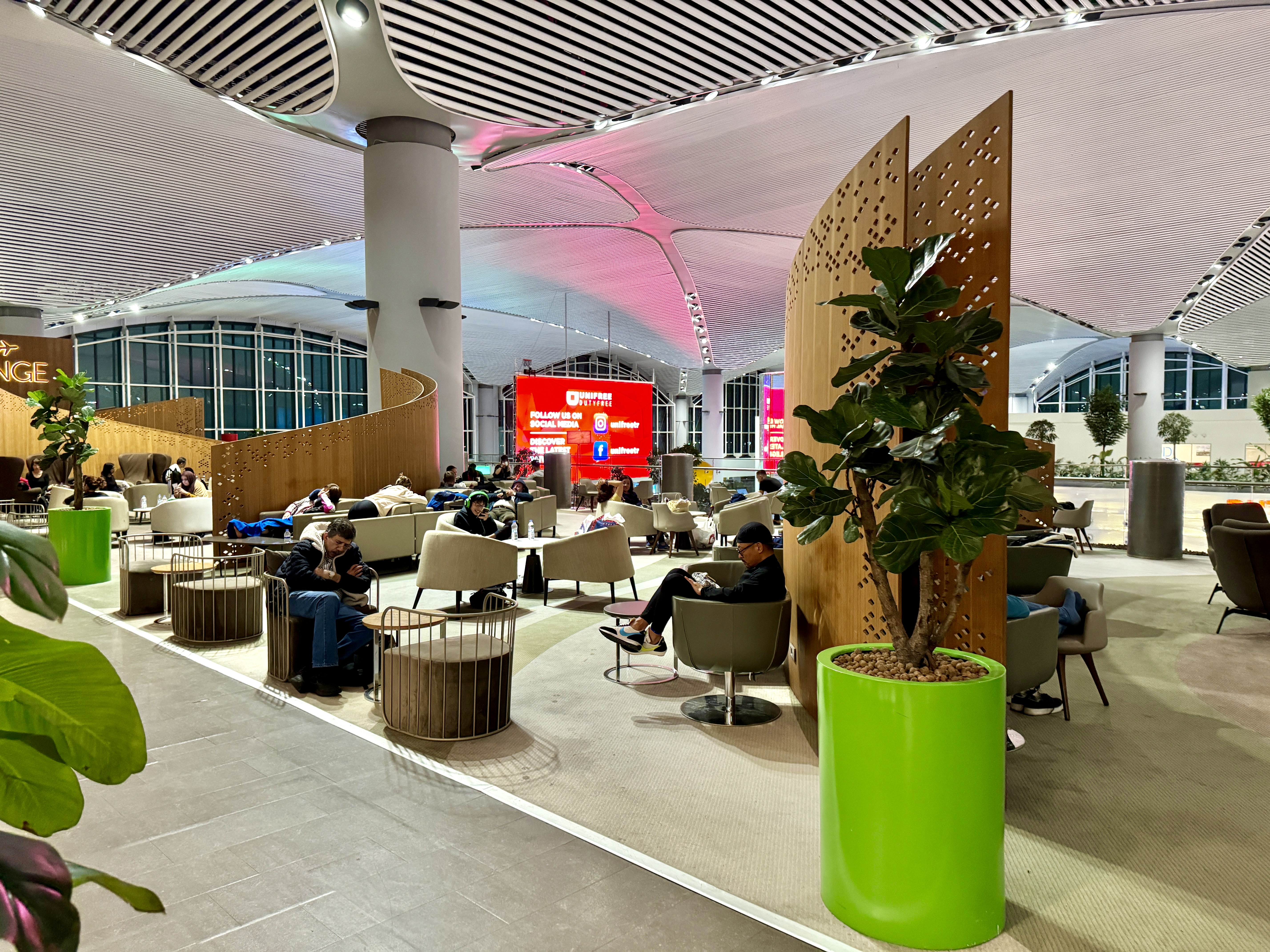 flydubai 737 800 economy IST IGA lounge seating flydubai 737 800 economy IST IGA lounge seating