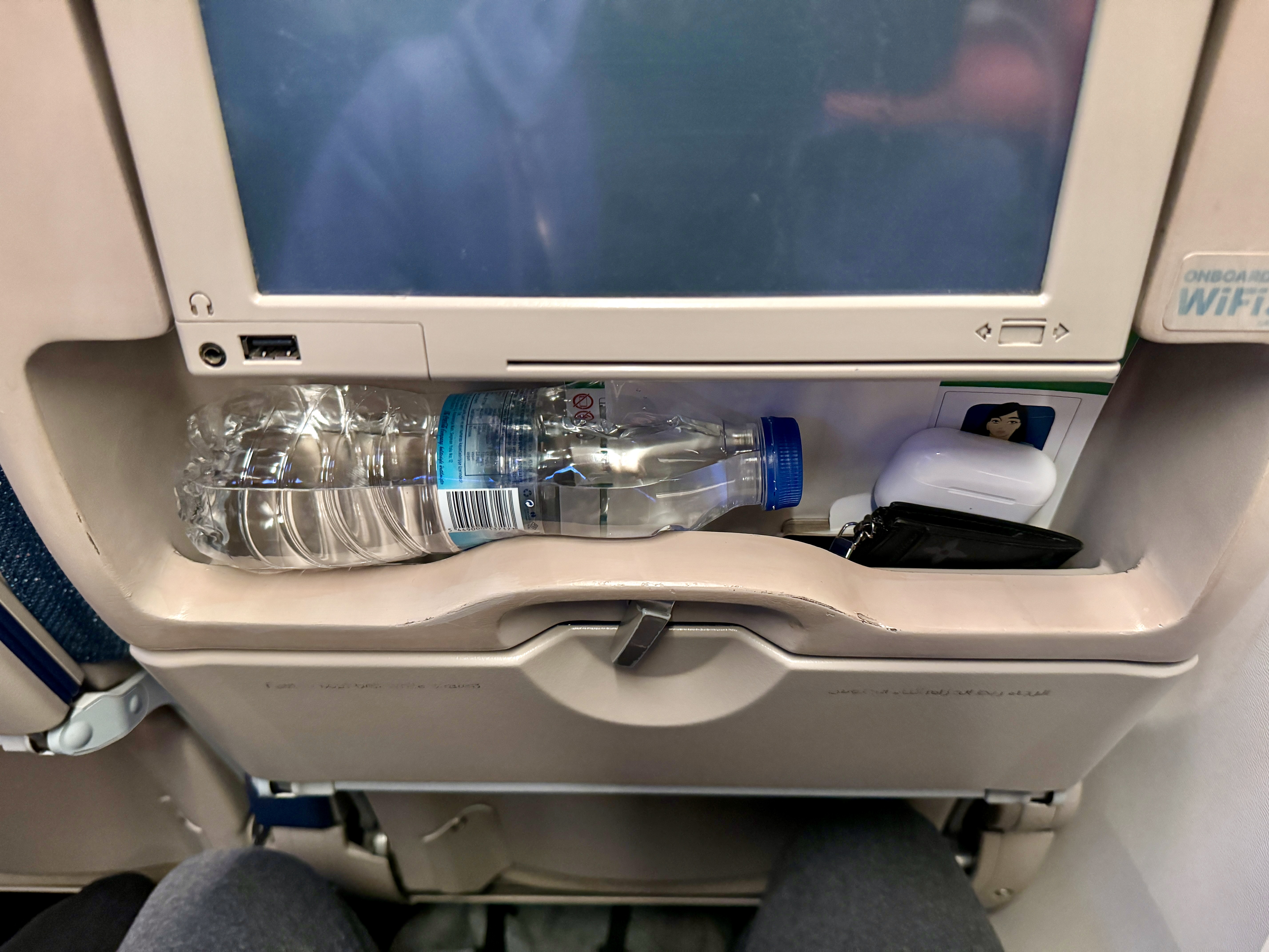 flydubai 737 800 economy seat storage flydubai 737 800 economy seat storage