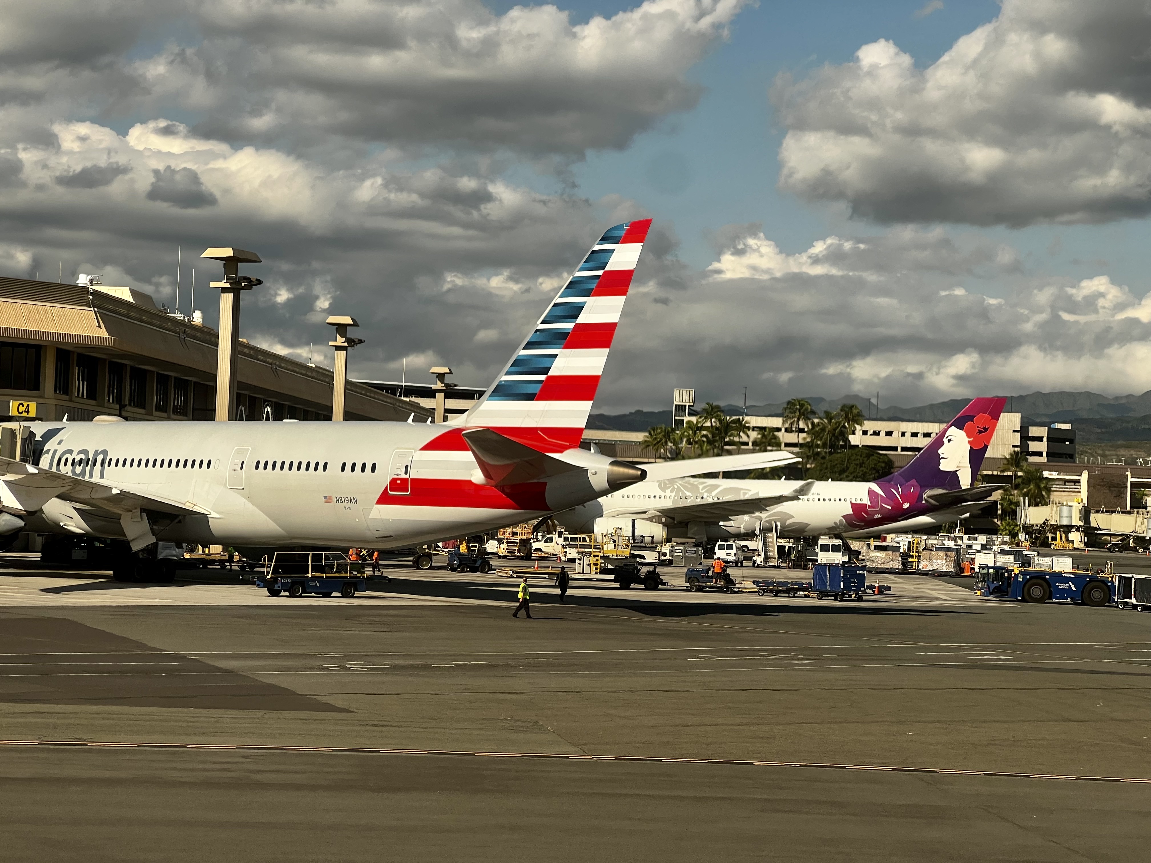 American Airlines at HNL Airport American Airlines at HNL Airport