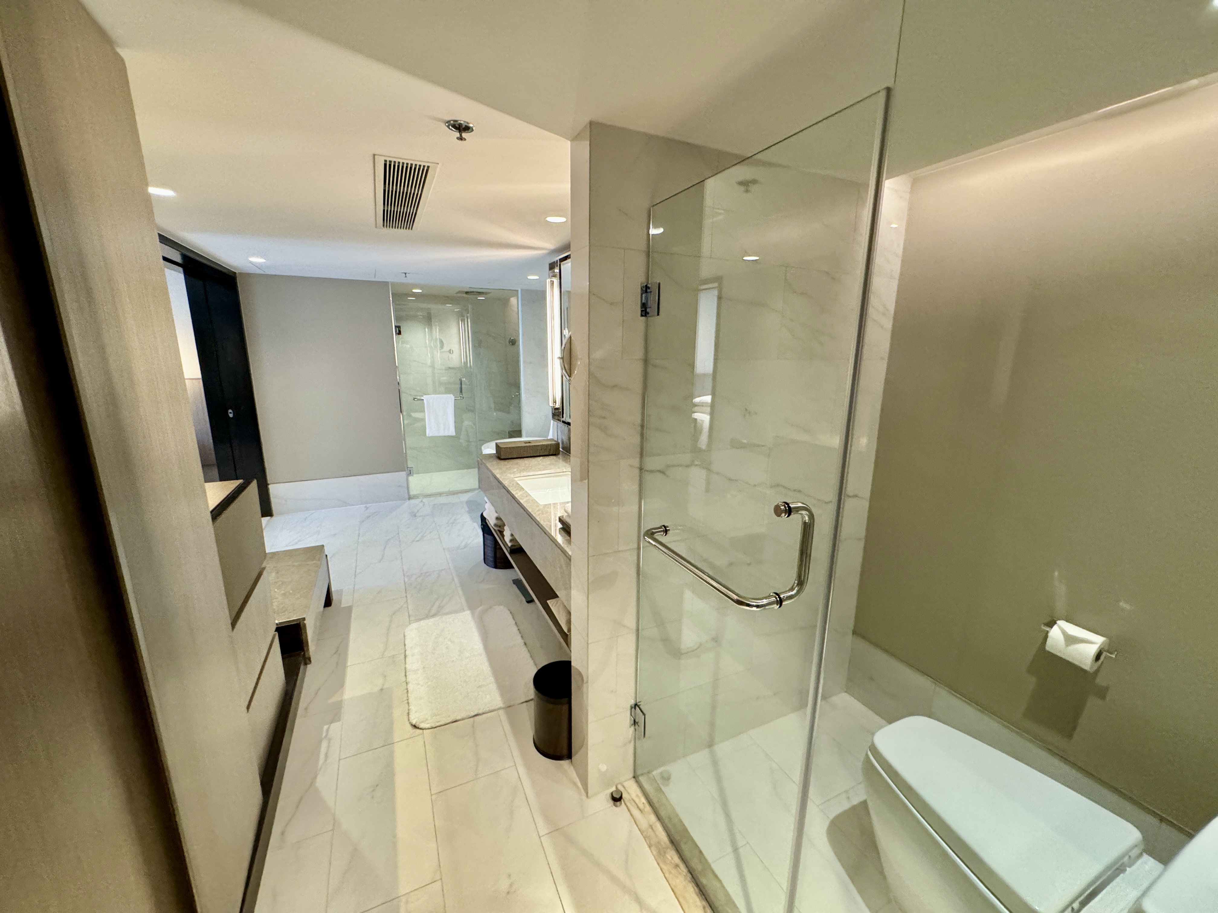 Bangkok Marriott Marquis Bathroom Overview Bangkok Marriott Marquis Bathroom Overview