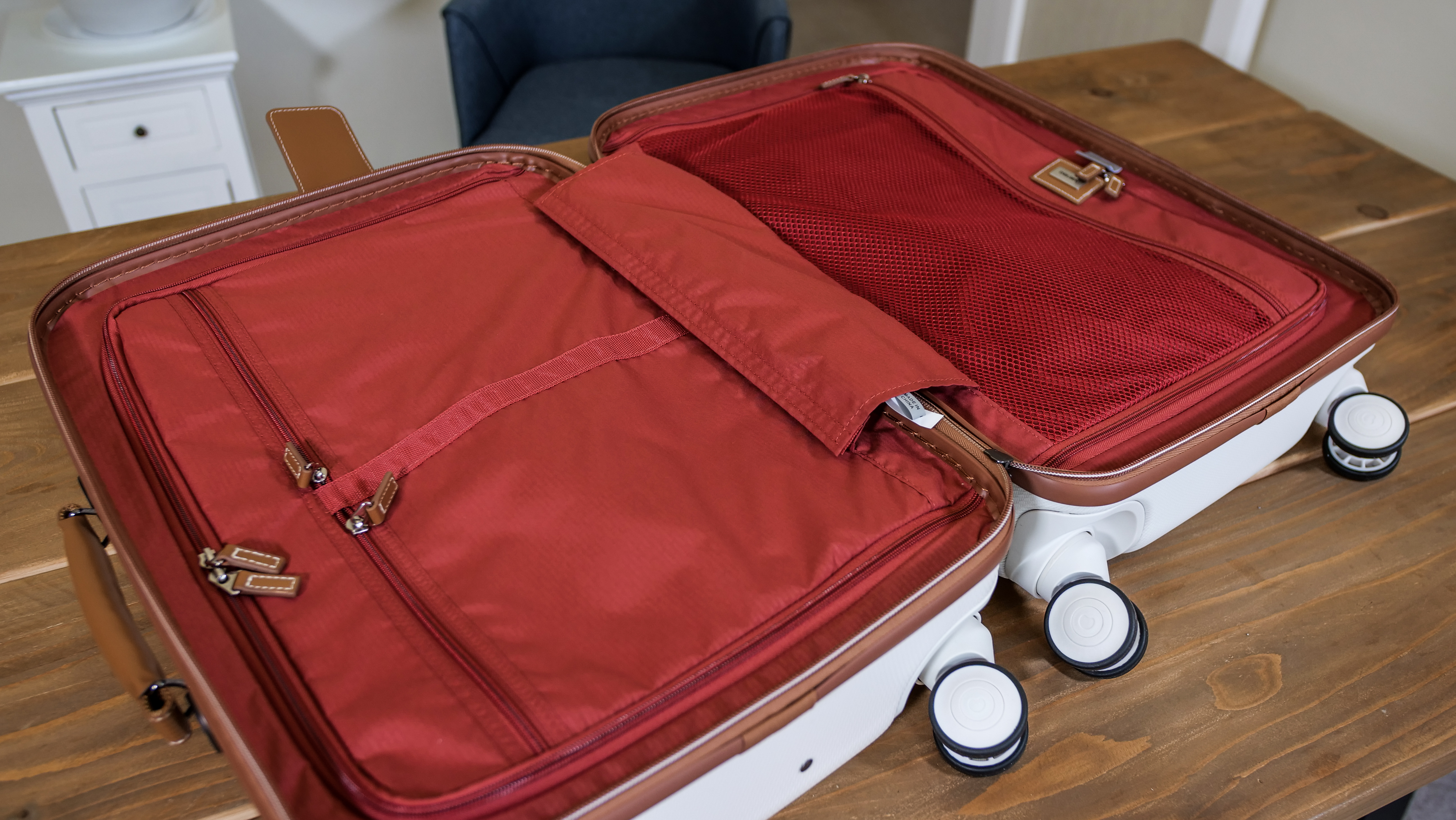 Chatelet Hardside Spinner Compartments Chatelet Hardside Spinner Compartments
