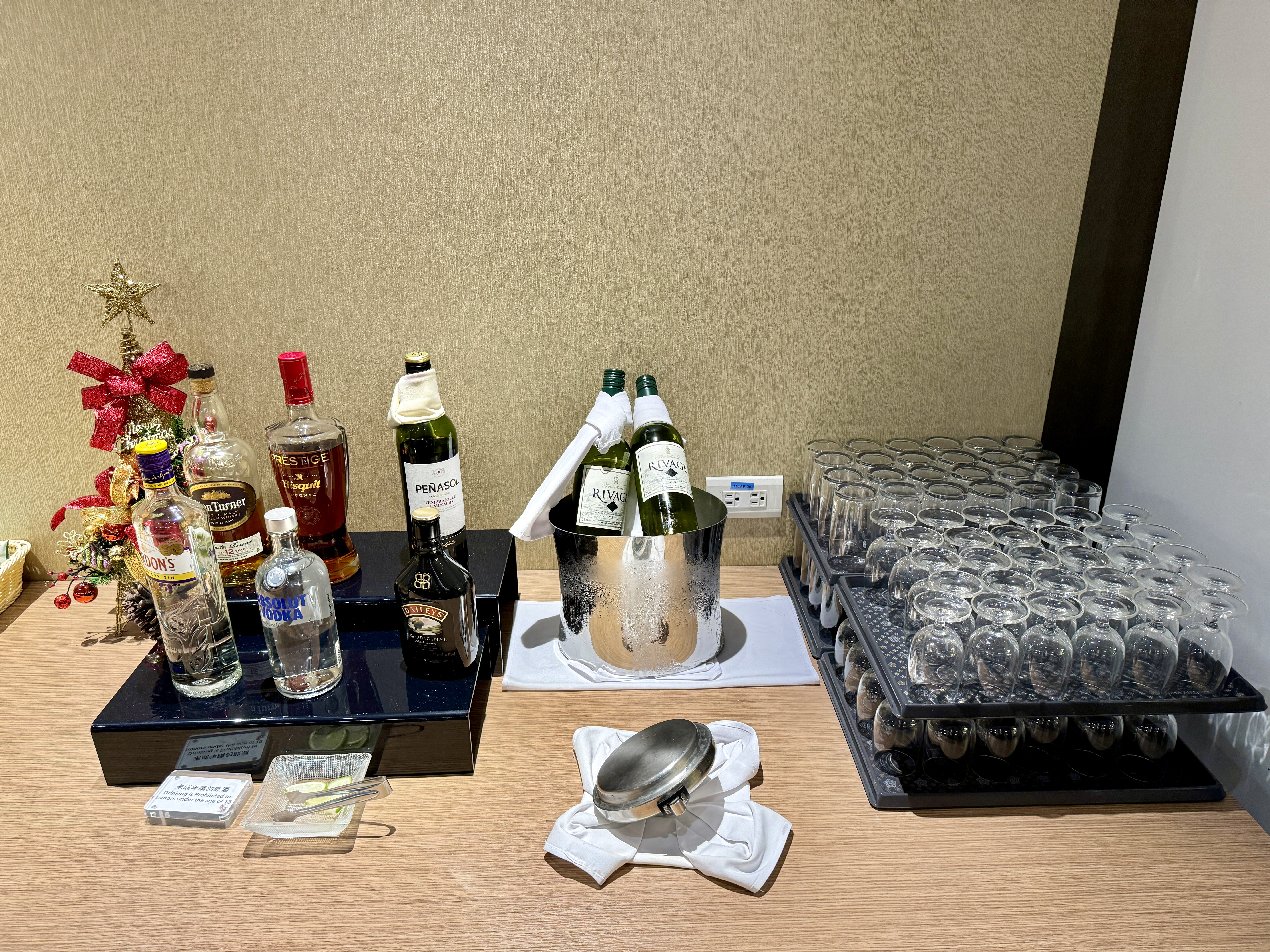 China Airlines A350 Business Class China Airlines Lounge Bar China Airlines A350 Business Class China Airlines Lounge Bar