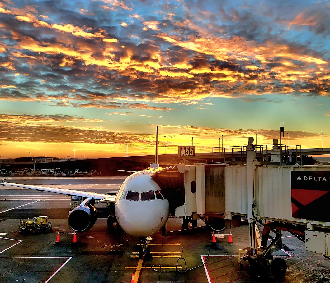 Delta Plane at Sunrise DTW Delta Plane at Sunrise DTW