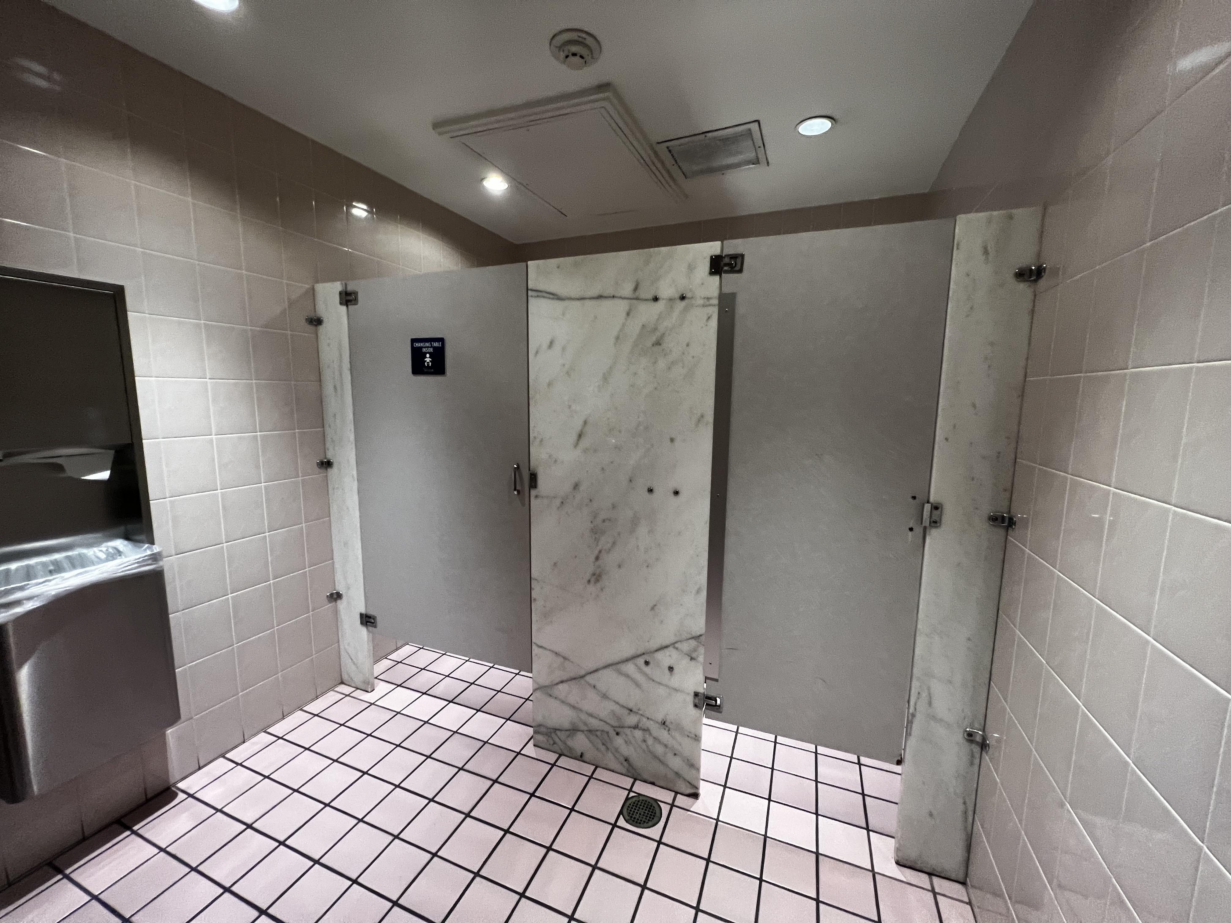 Delta Sky Club HNL Bathroom Stalls Delta Sky Club HNL Bathroom Stalls