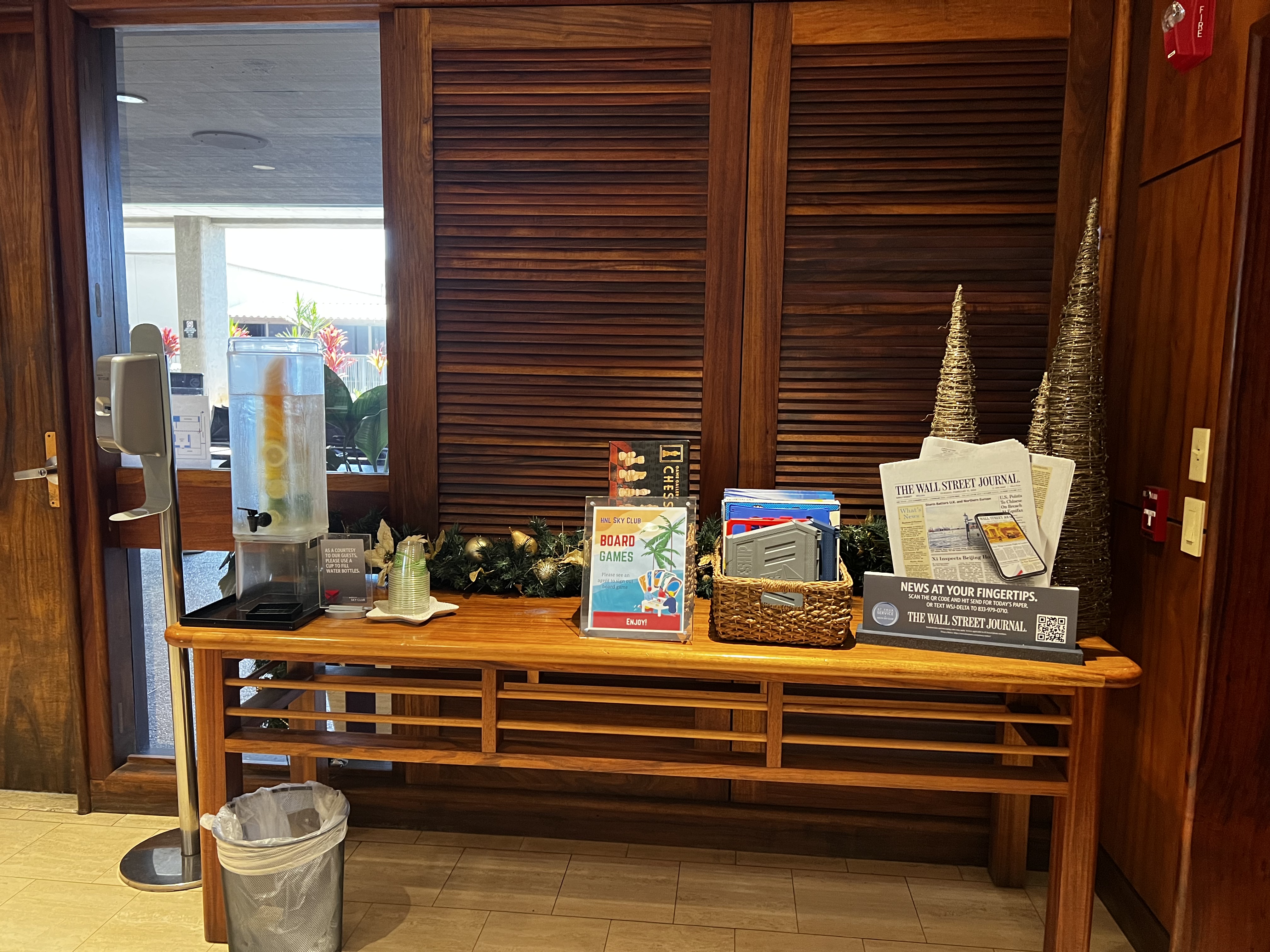Delta Sky Club HNL Board Games and Drinks Delta Sky Club HNL Board Games and Drinks
