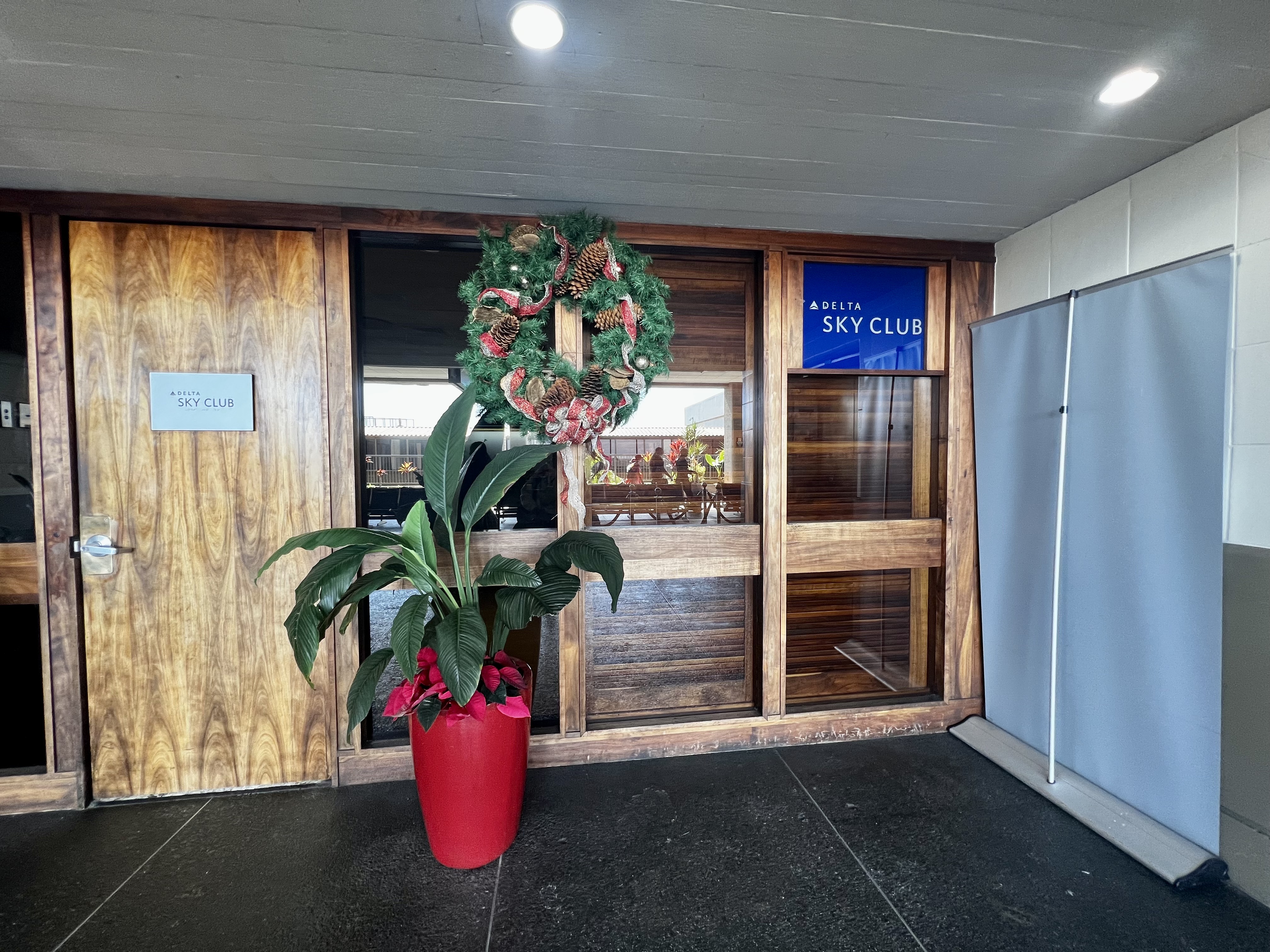 Delta Sky Club HNL Christmas Time Delta Sky Club HNL Christmas Time
