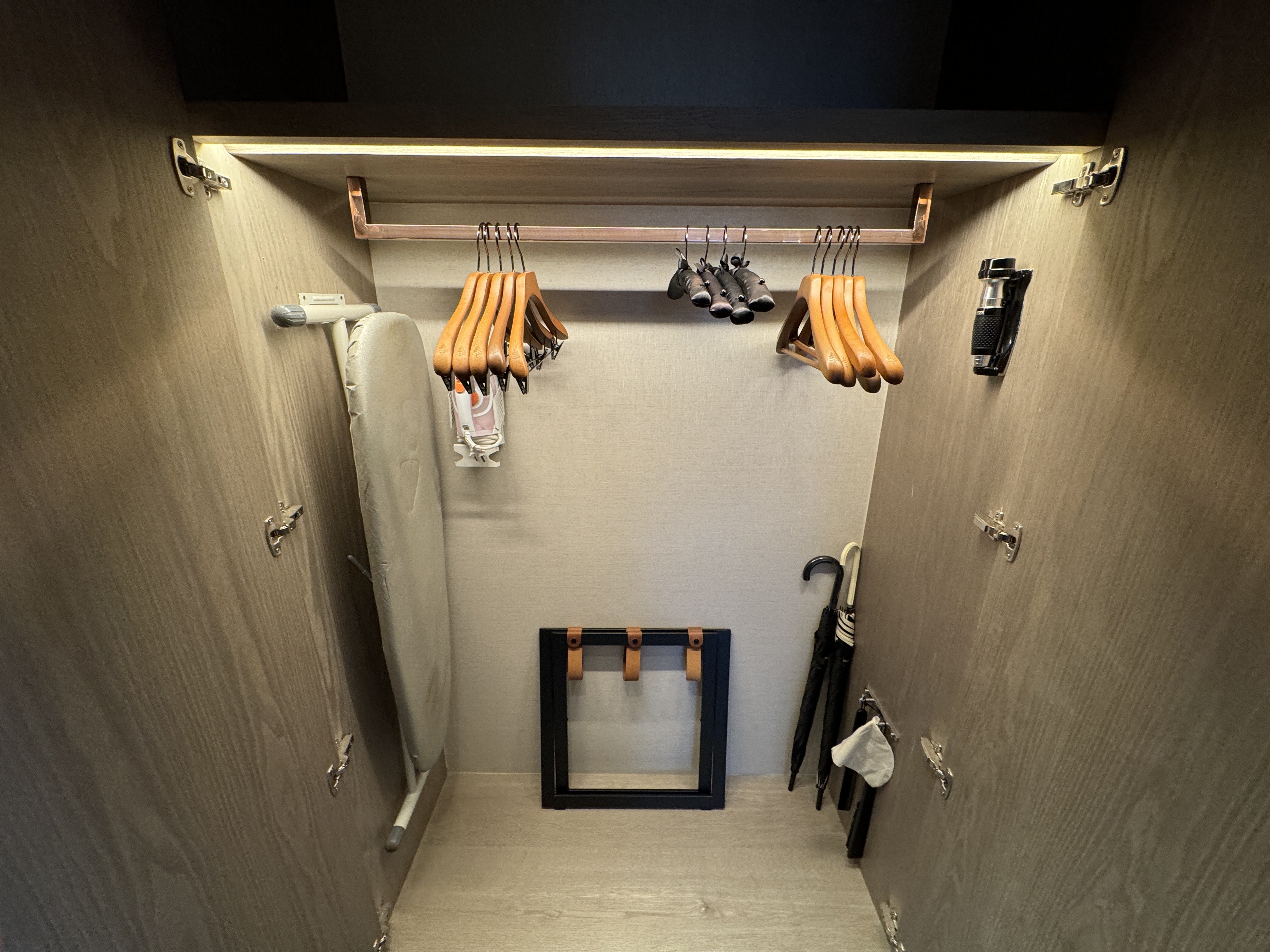 Four Seasons Mumbai Closet