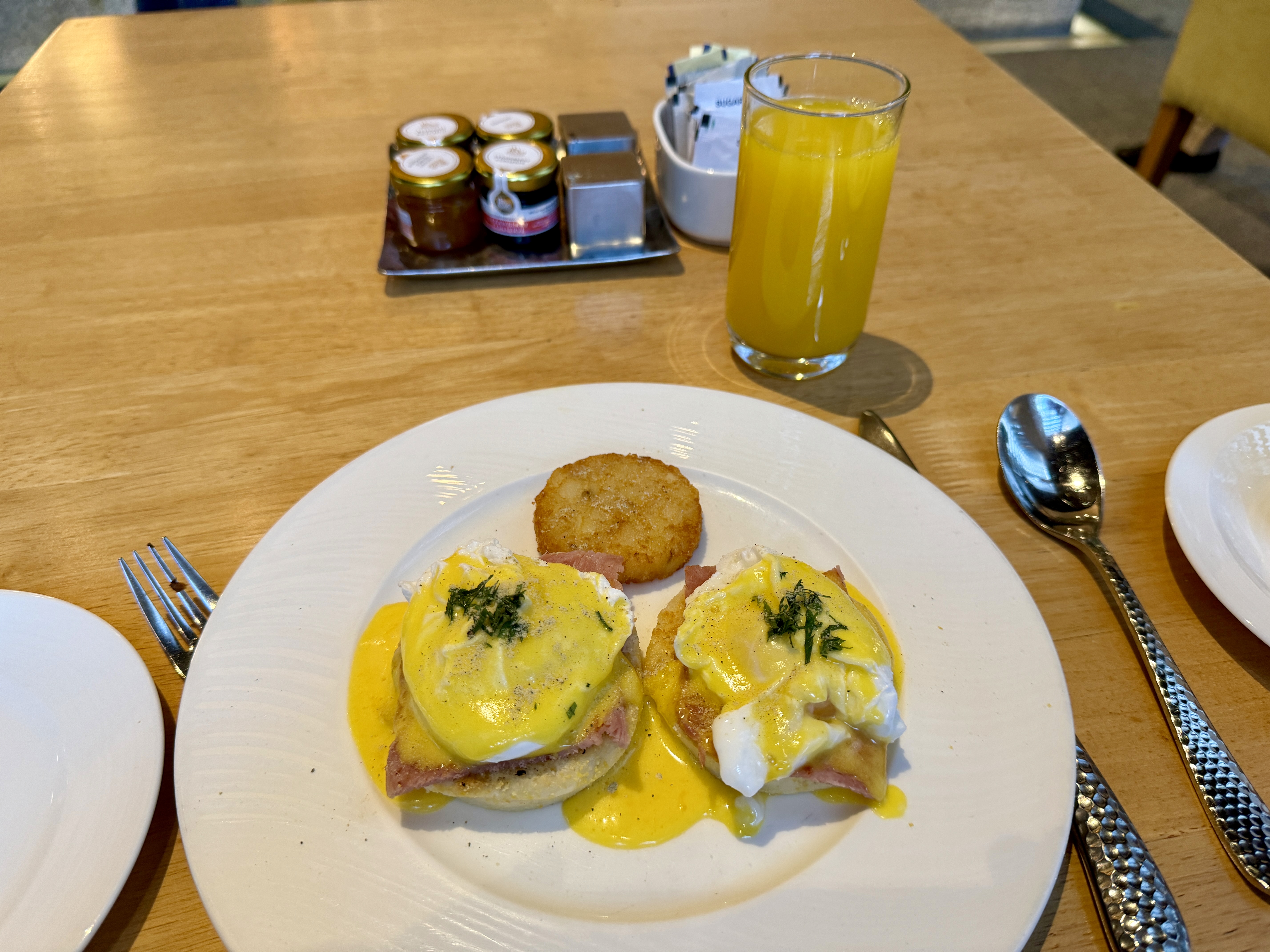 Four Seasons Mumbai Eggs Benedict
