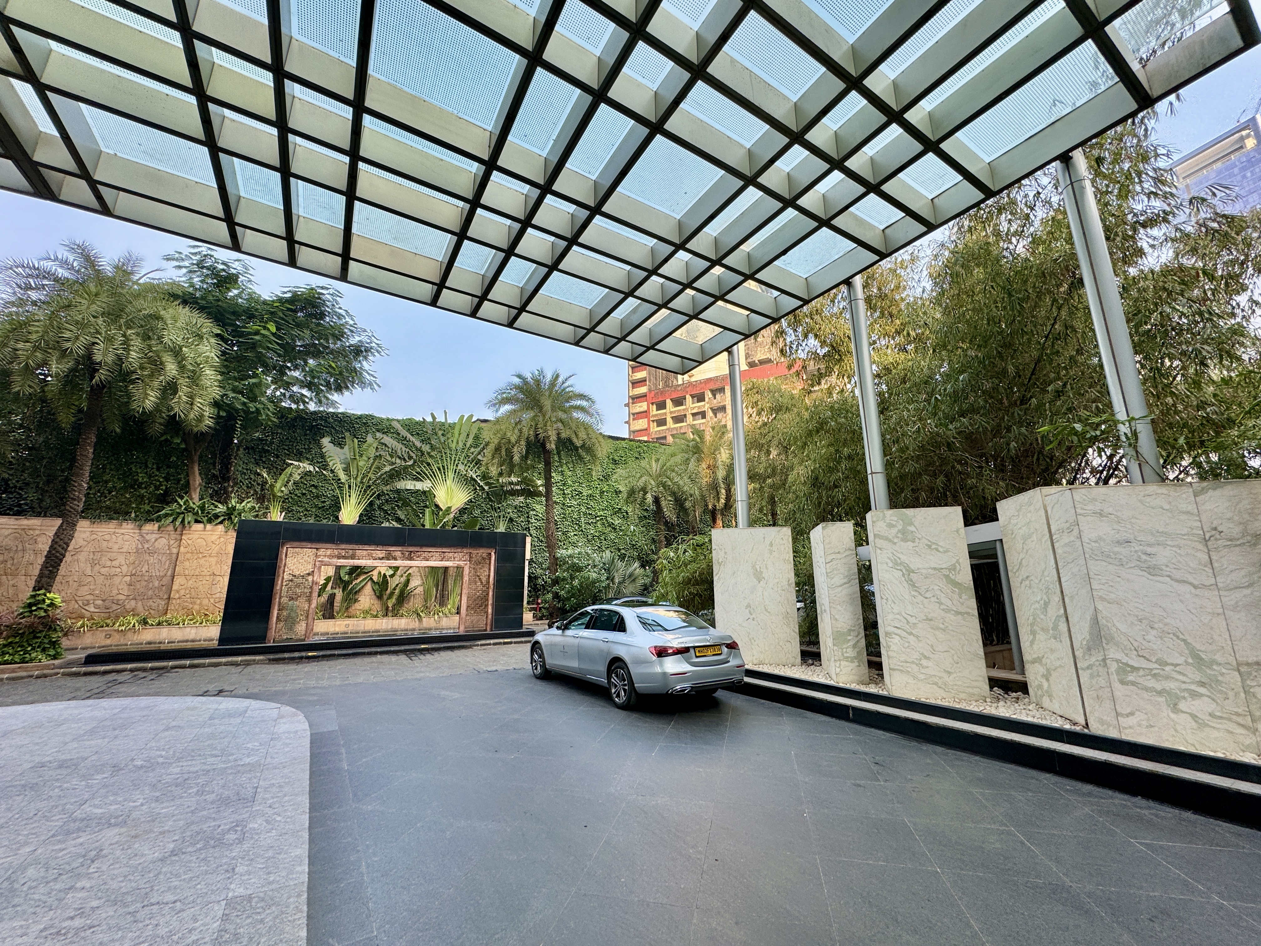 Four Seasons Mumbai Hotel Driveway