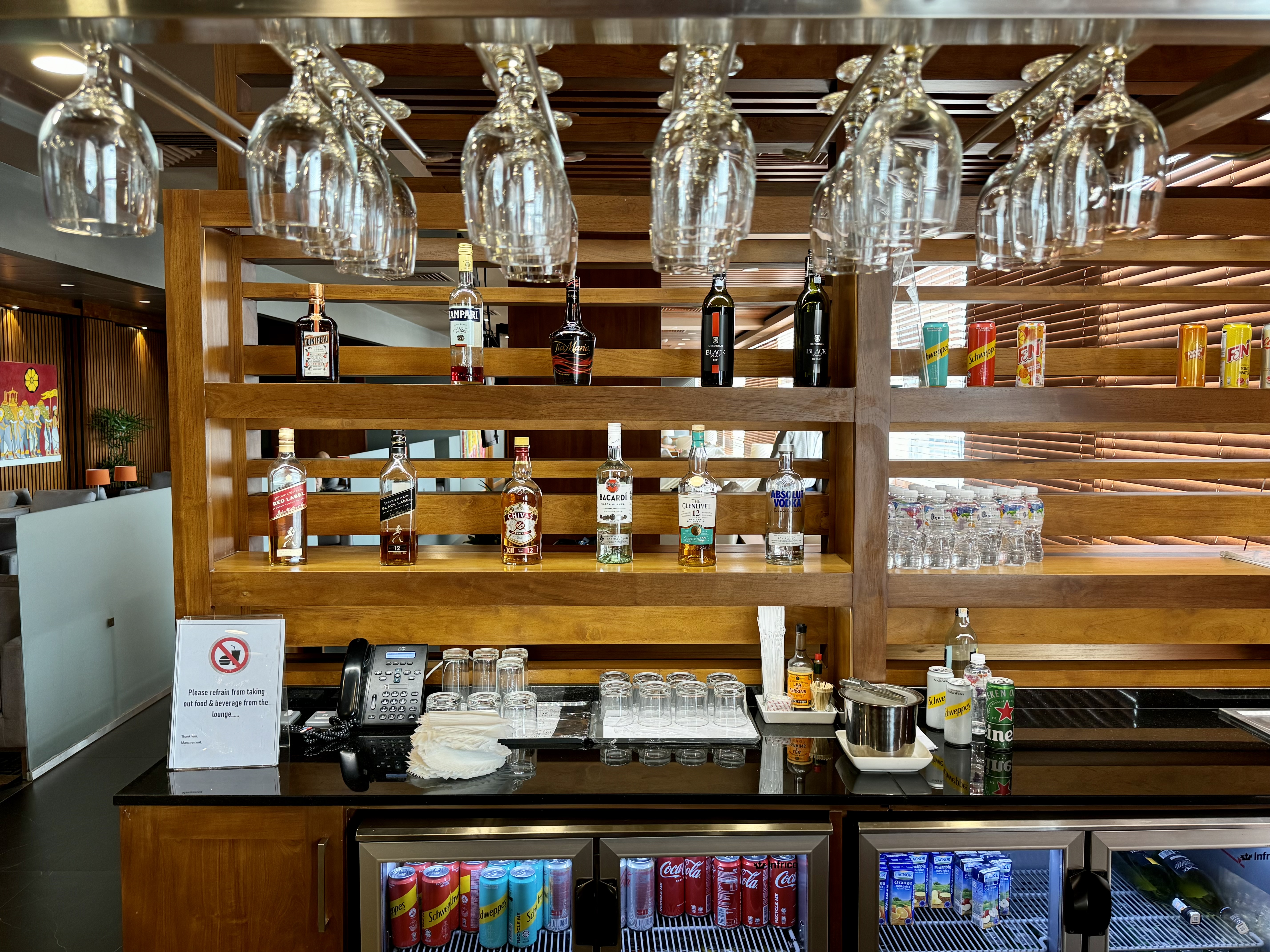 Gulf Air A321neo business class CMB Araliya Lounge FnB bar