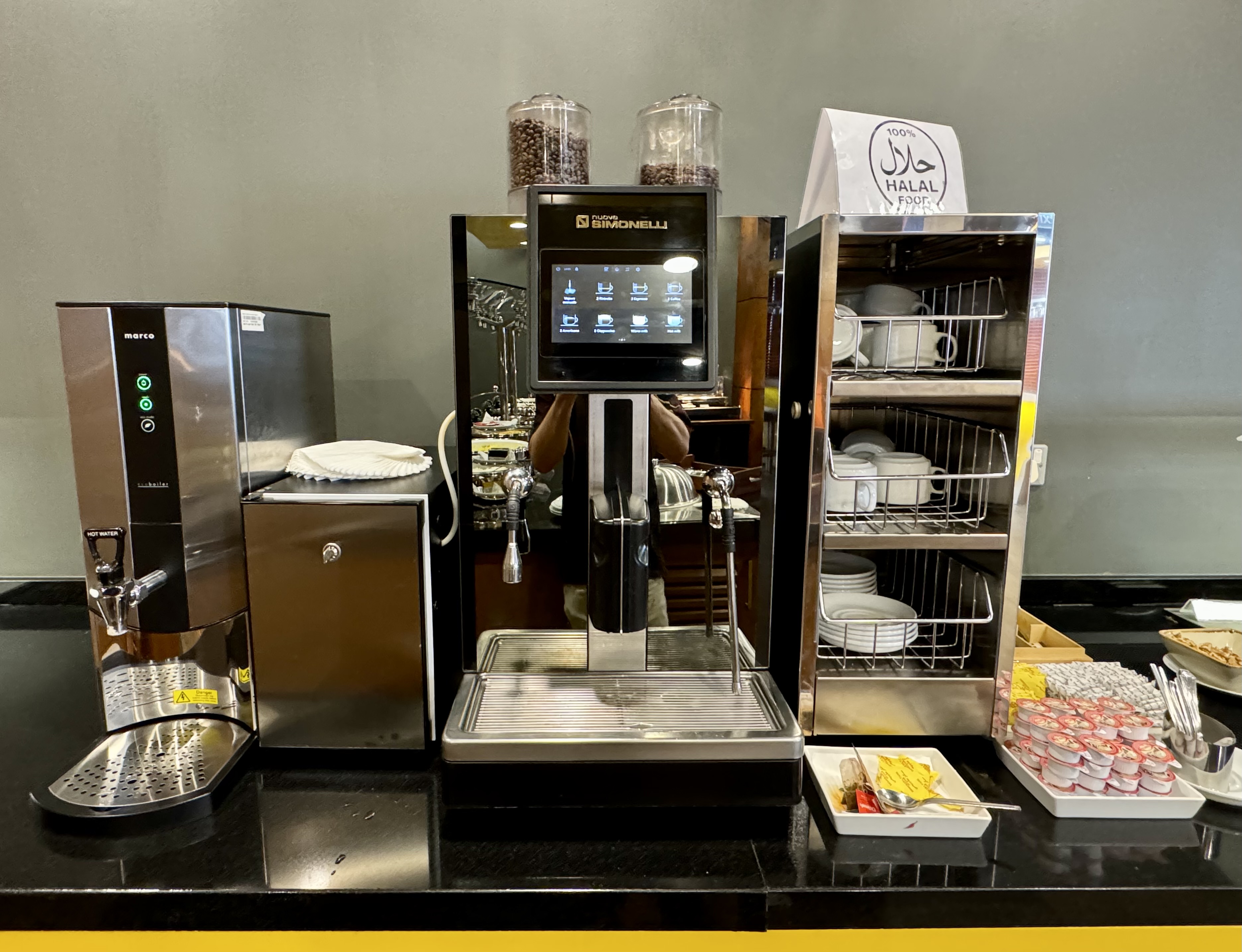 Gulf Air A321neo business class CMB Araliya Lounge FnB coffee
