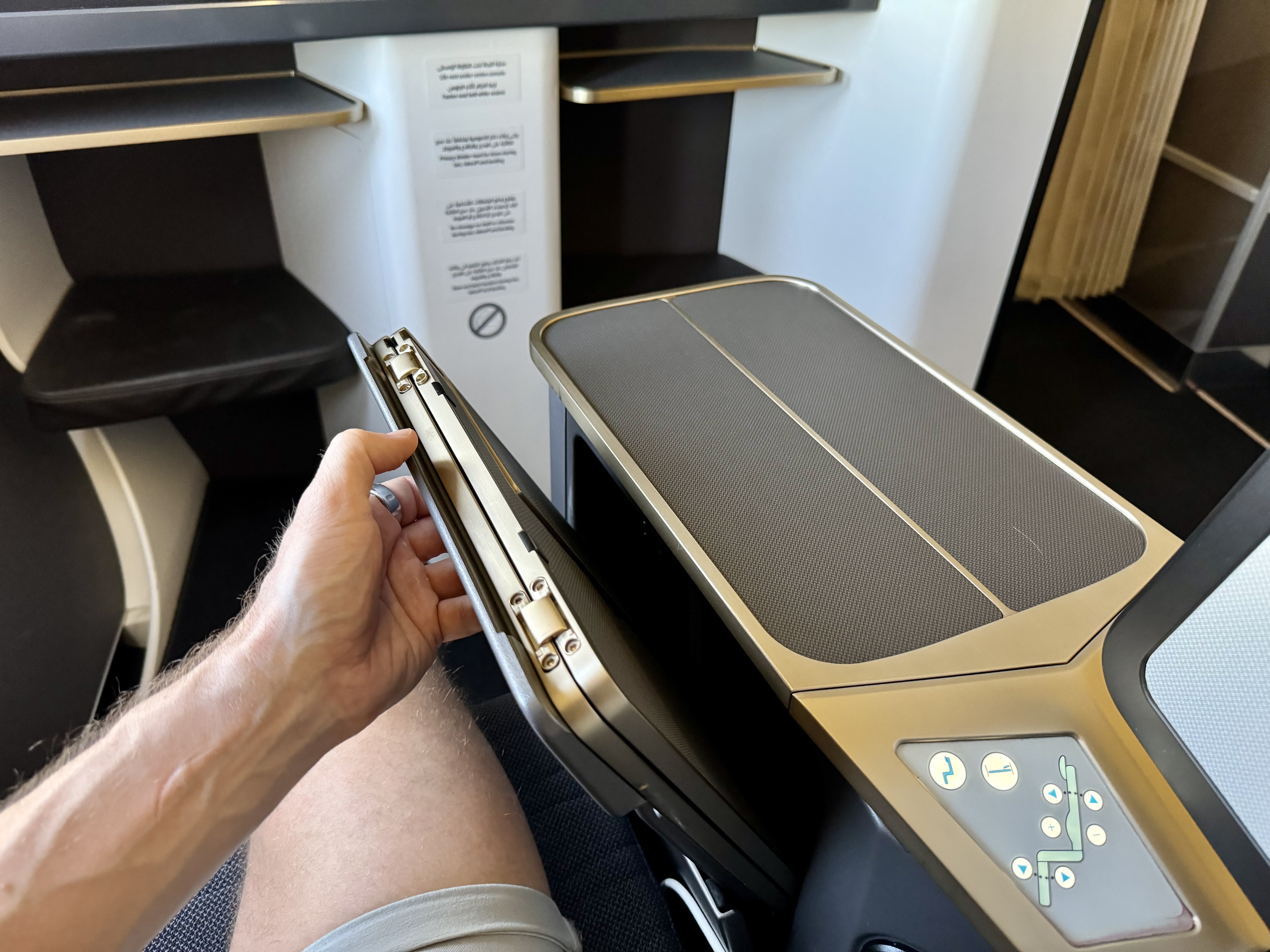 Gulf Air A321neo business class seat tray table 