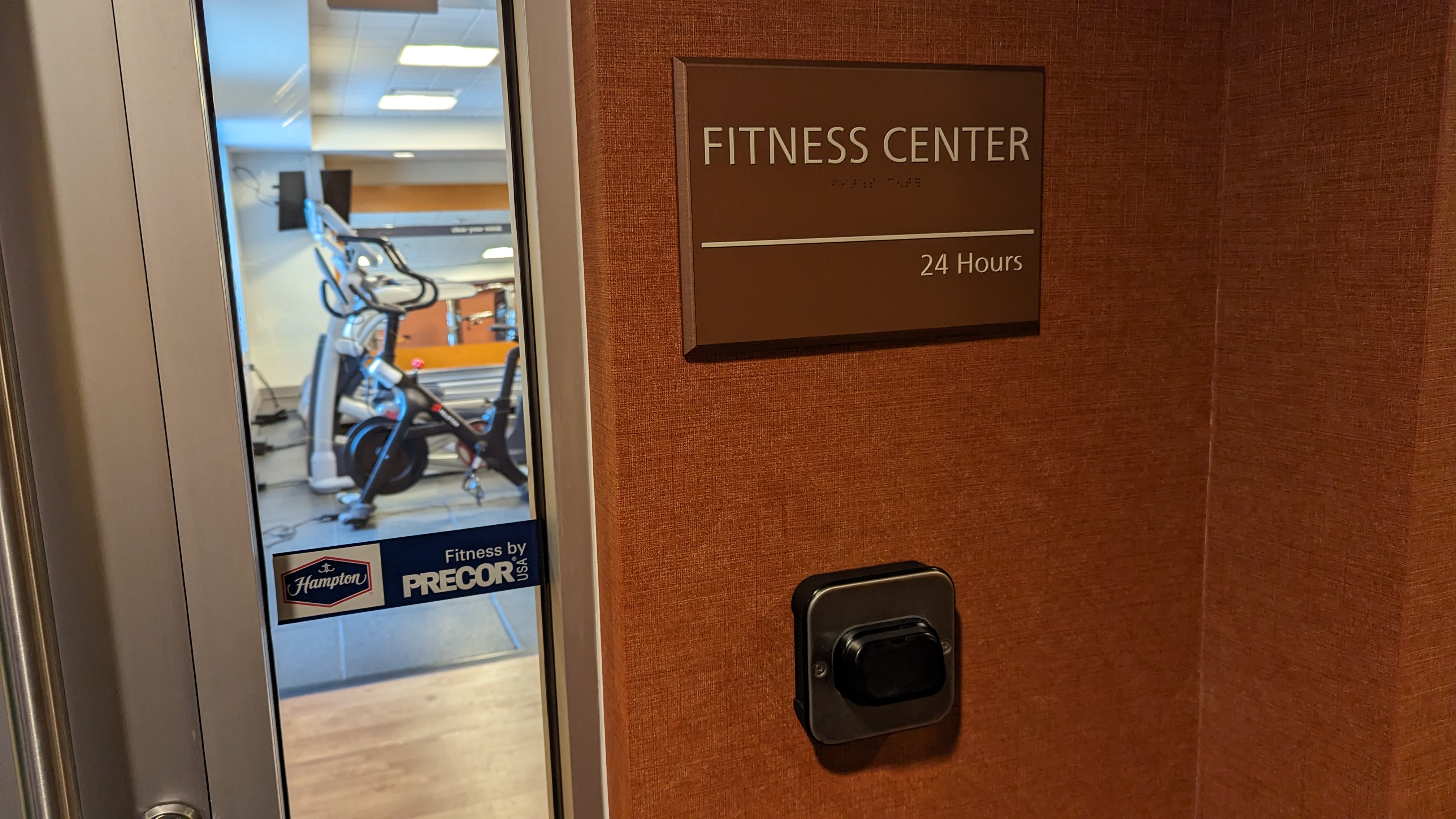 Hampton Inn Houston Downtown amenities fitness center access