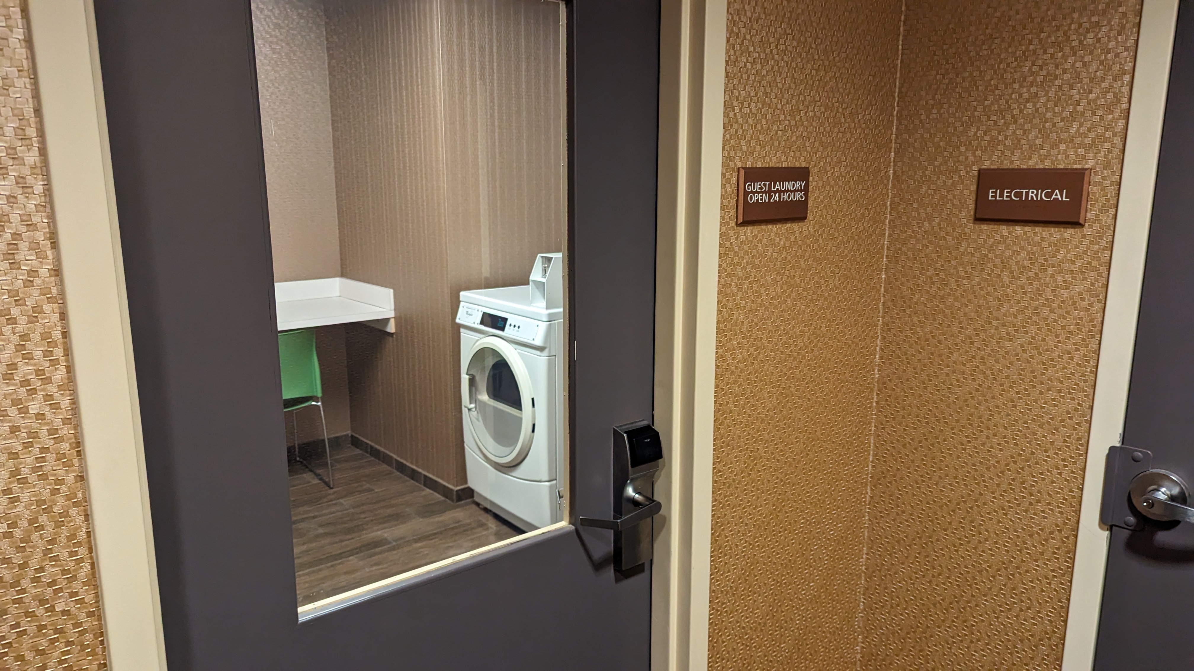 Hampton Inn Houston Downtown amenities guest laundry