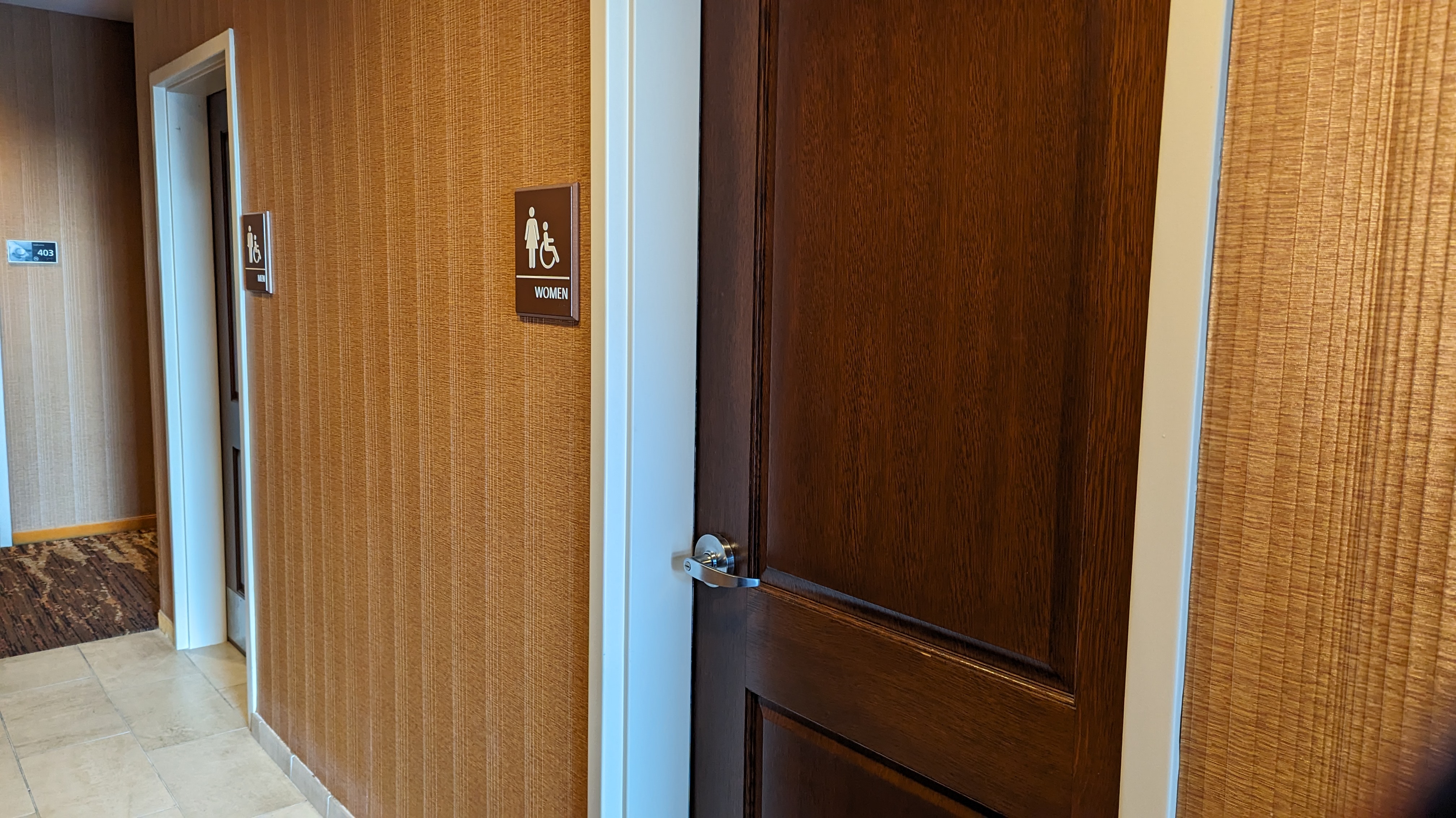 Hampton Inn Houston Downtown amenities pool bathroom