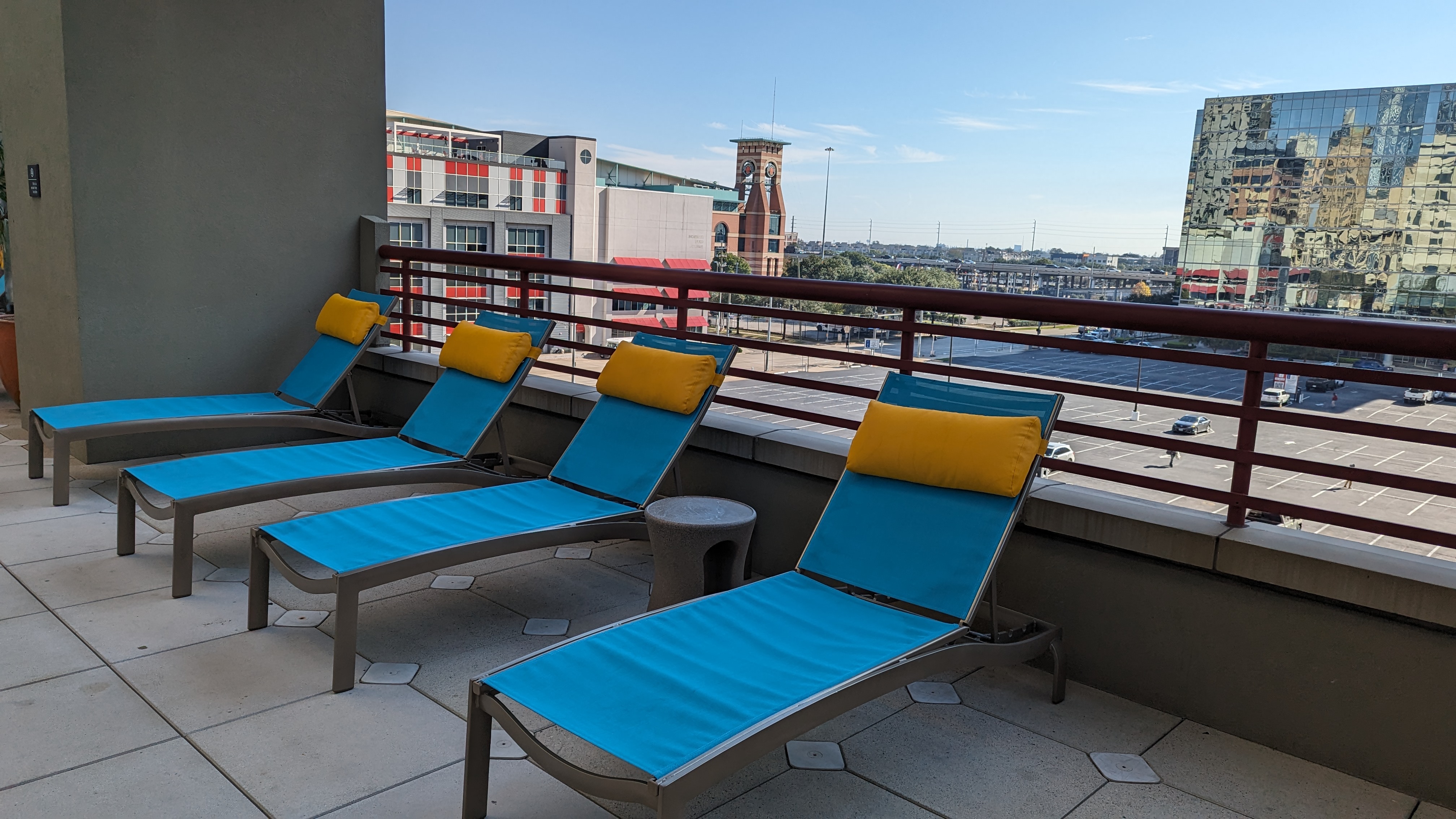 Hampton Inn Houston Downtown amenities pool loungers