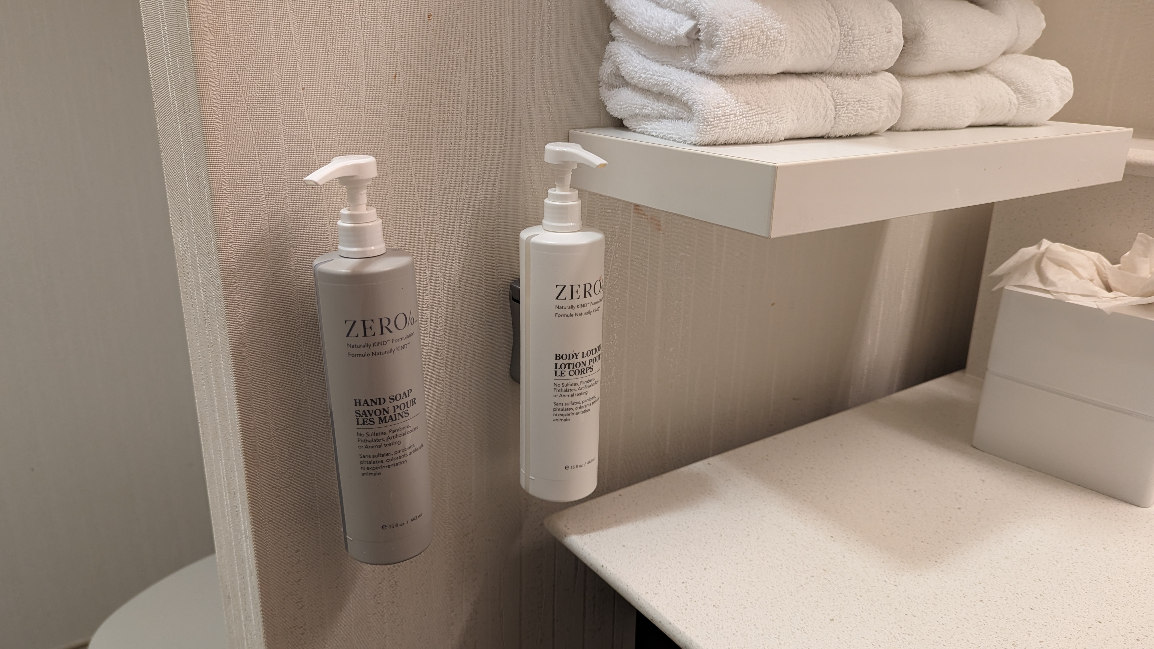Hampton Inn Houston Downtown bathroom sink amenities and towels