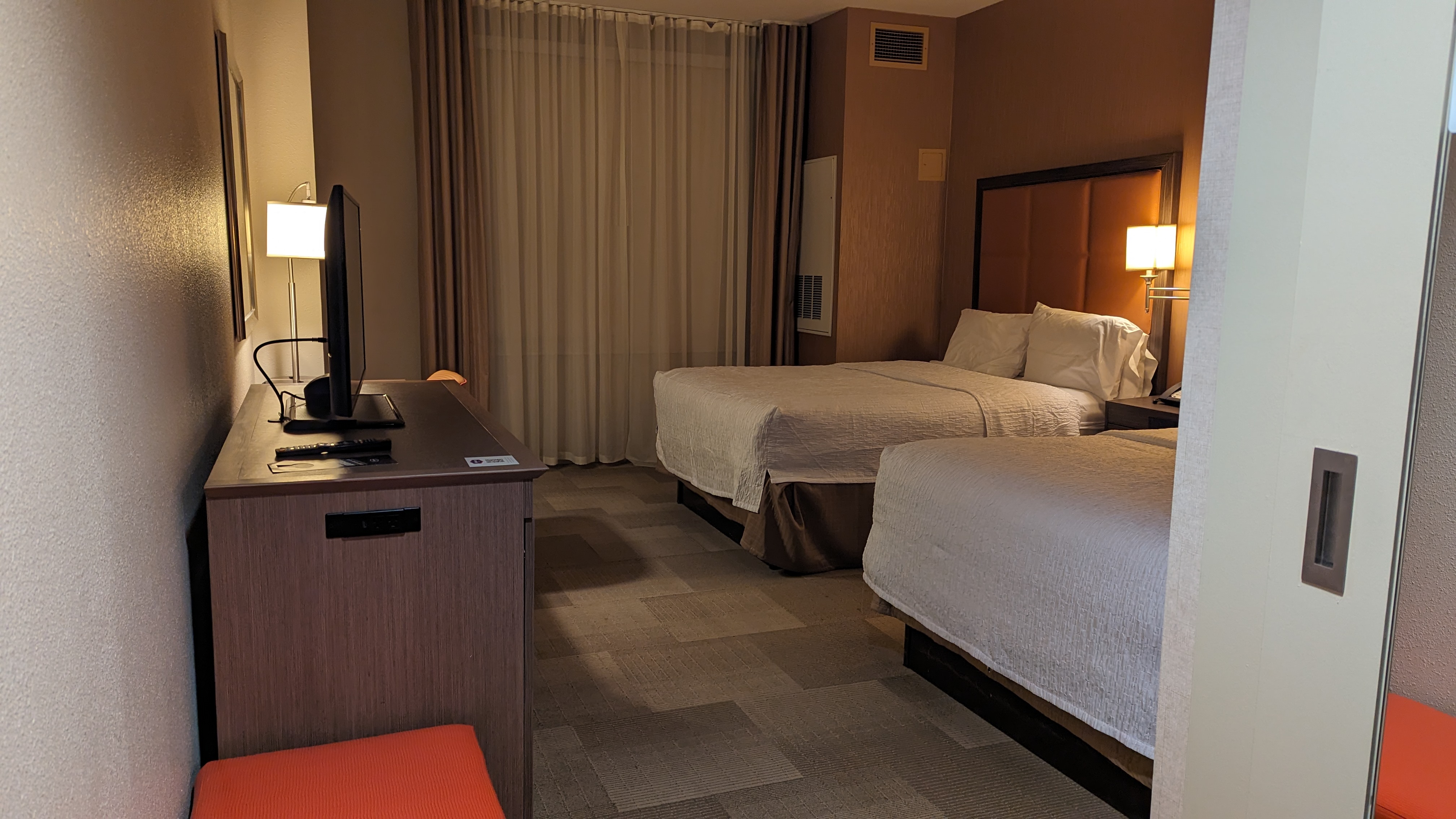 Hampton Inn Houston Downtown guestroom