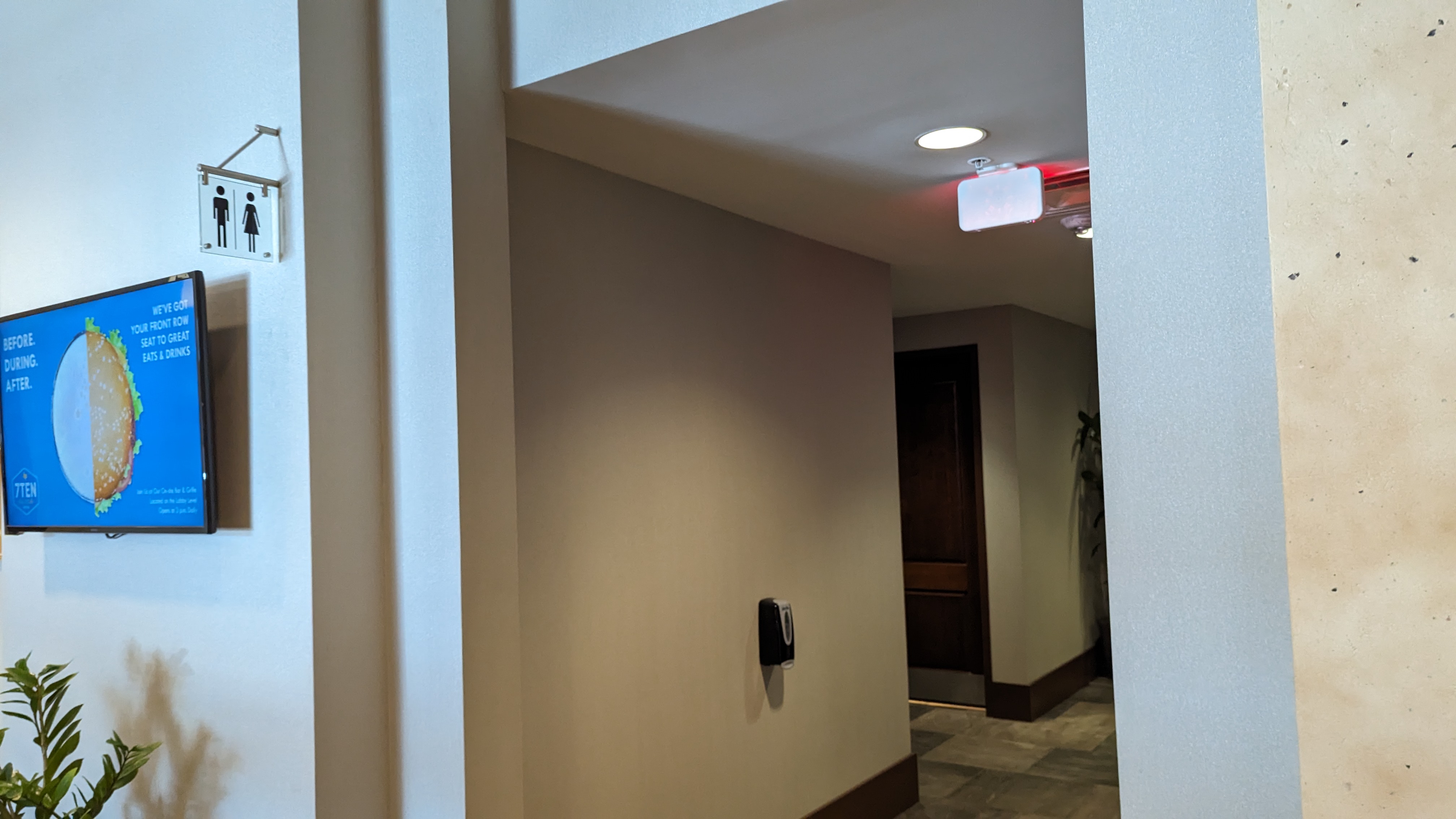 Hampton Inn Houston Downtown lobby restrooms