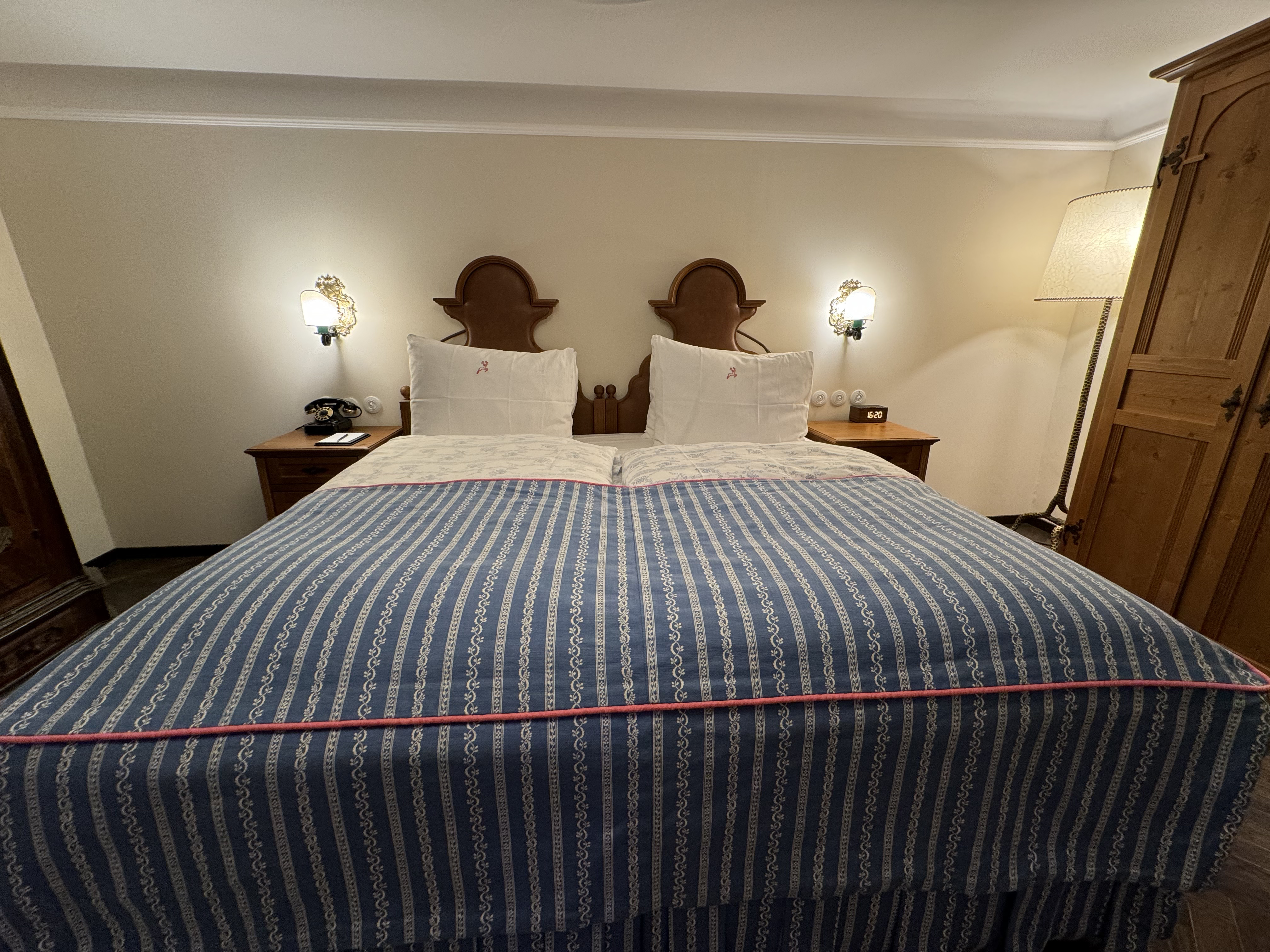 Hotel Goldener Hirsch King Bed
