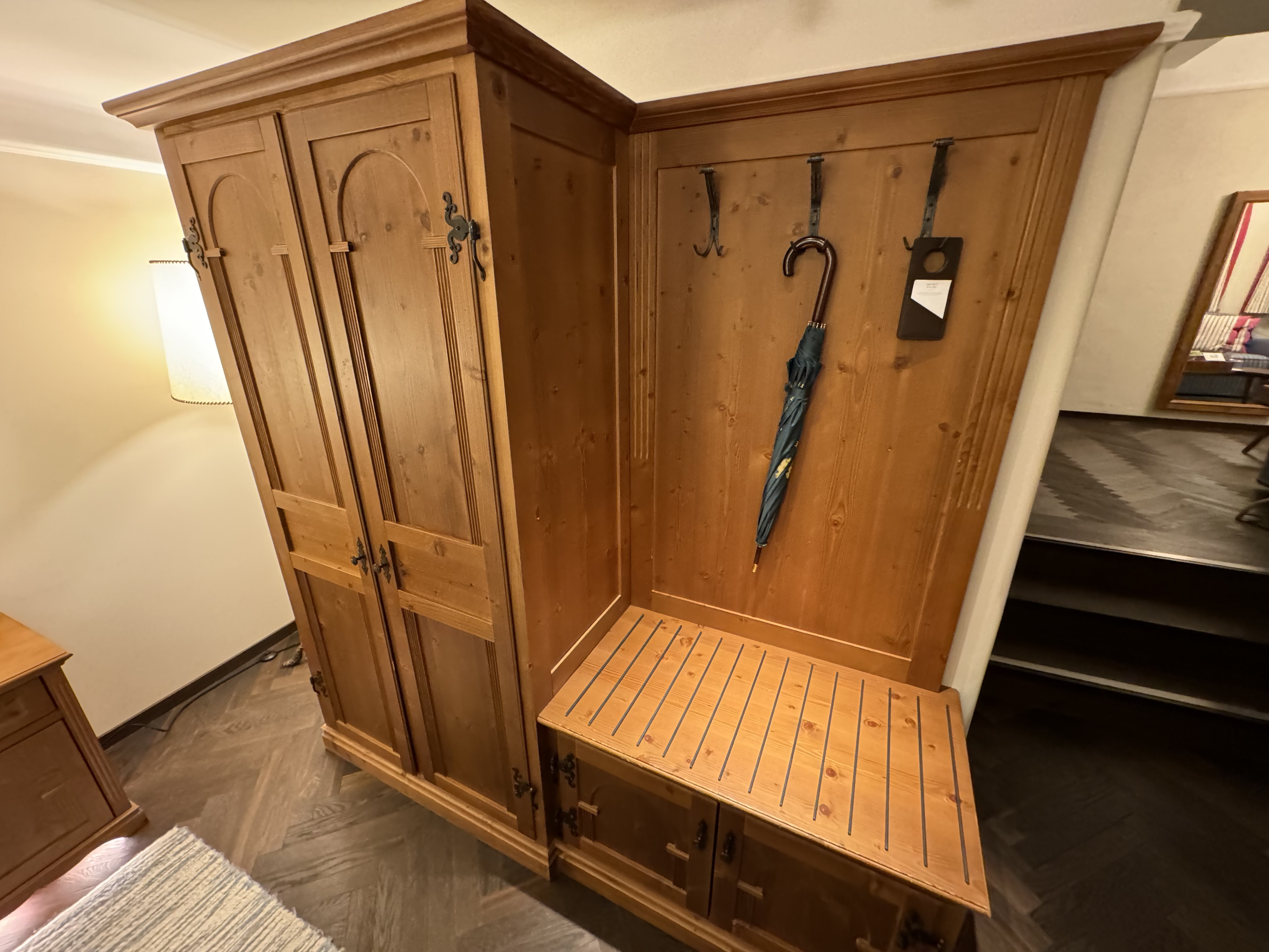 Hotel Goldener Hirsch Luggage Rack