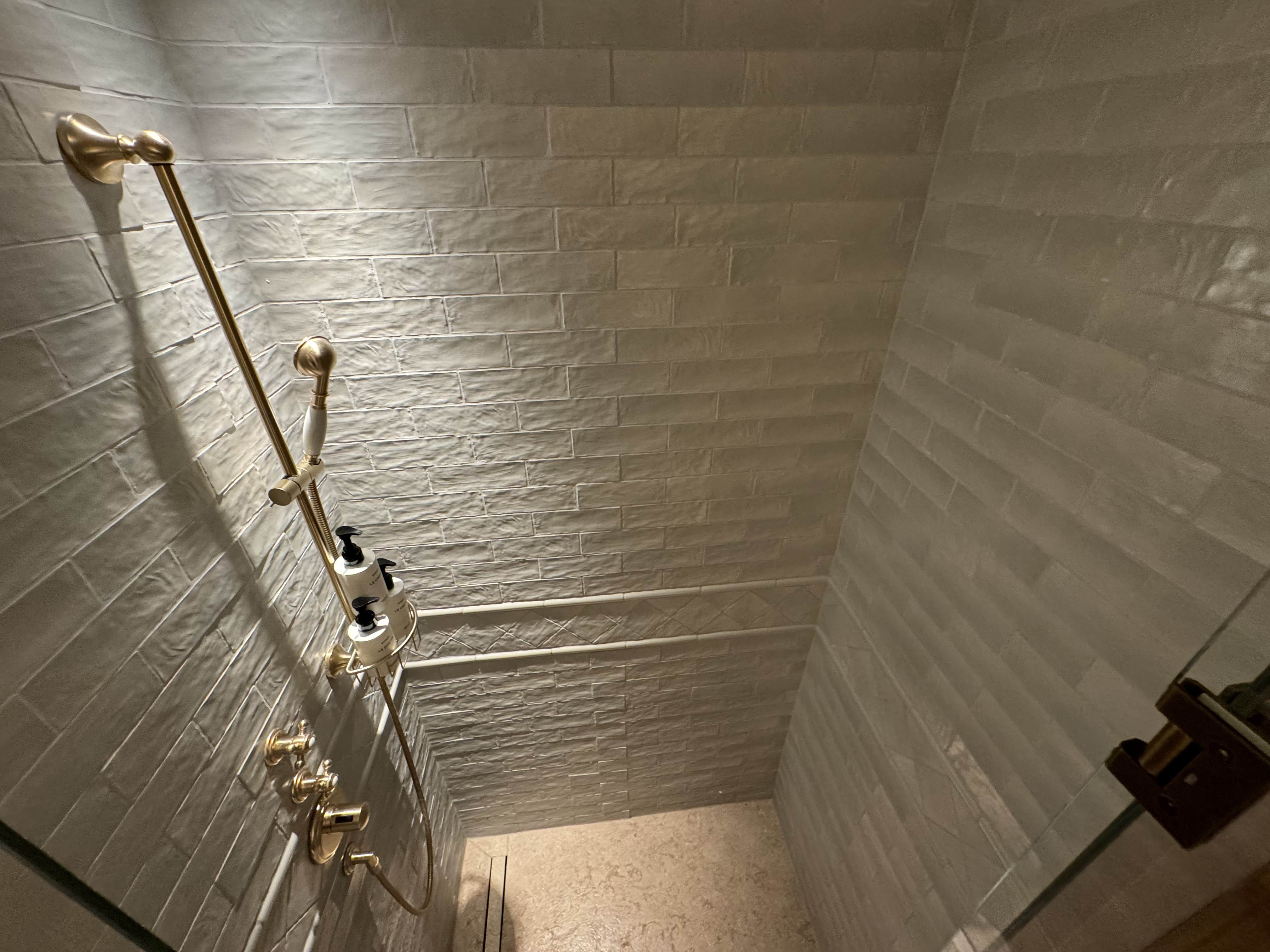 Hotel Goldener Hirsch Suite Shower
