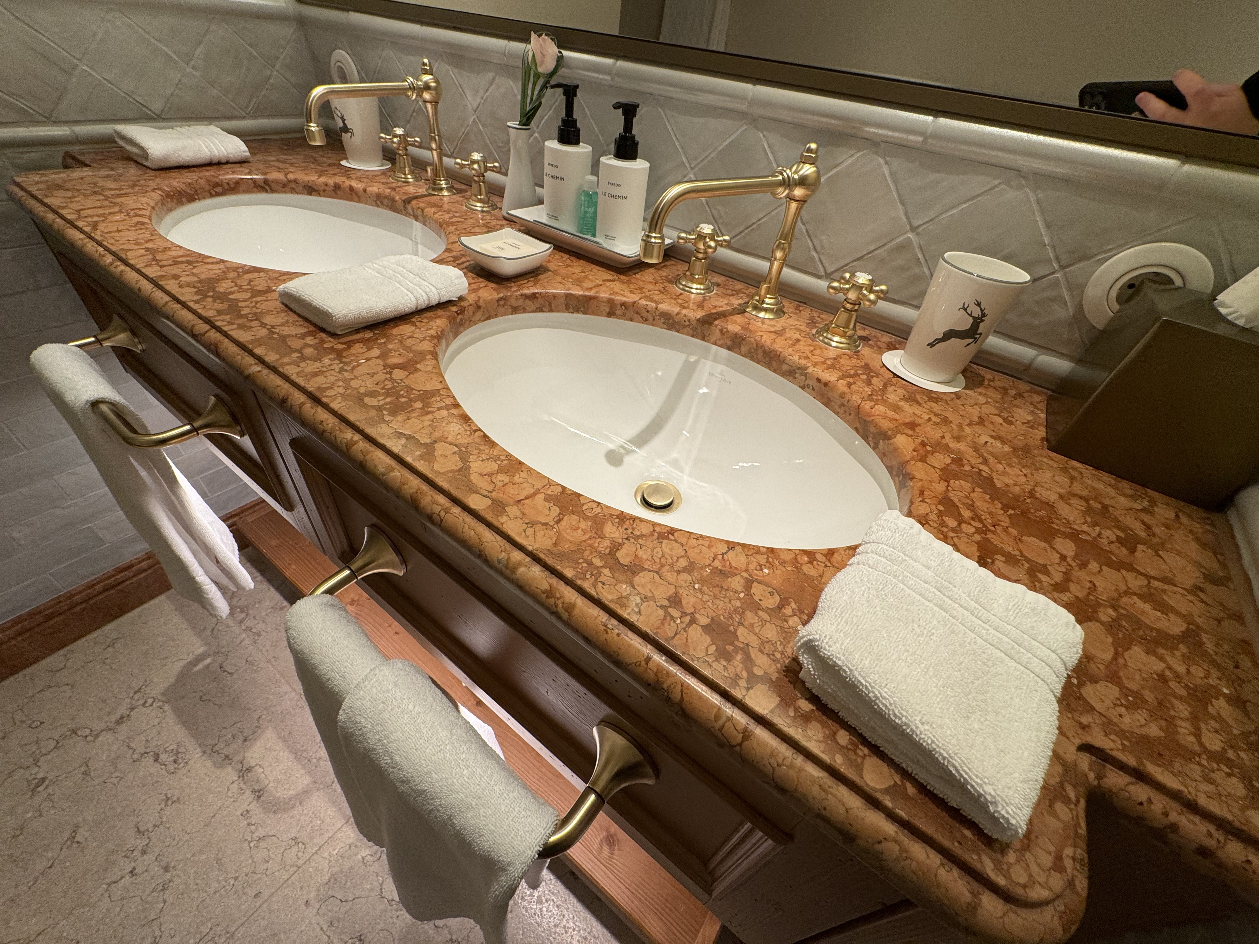 Hotel Goldener Hirsch Suite Vanity
