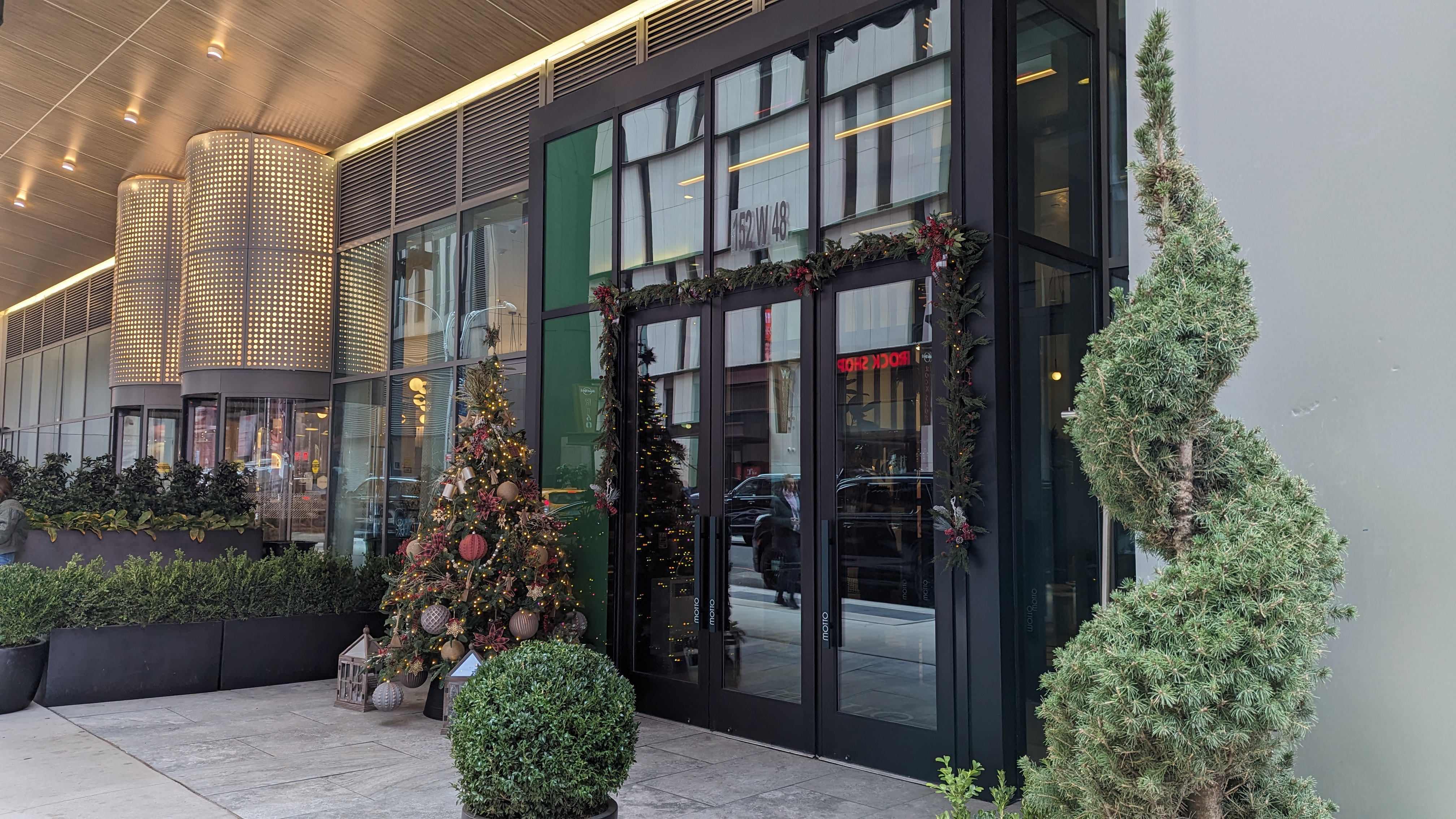 Motto by Hilton New York City Times Square entrance door