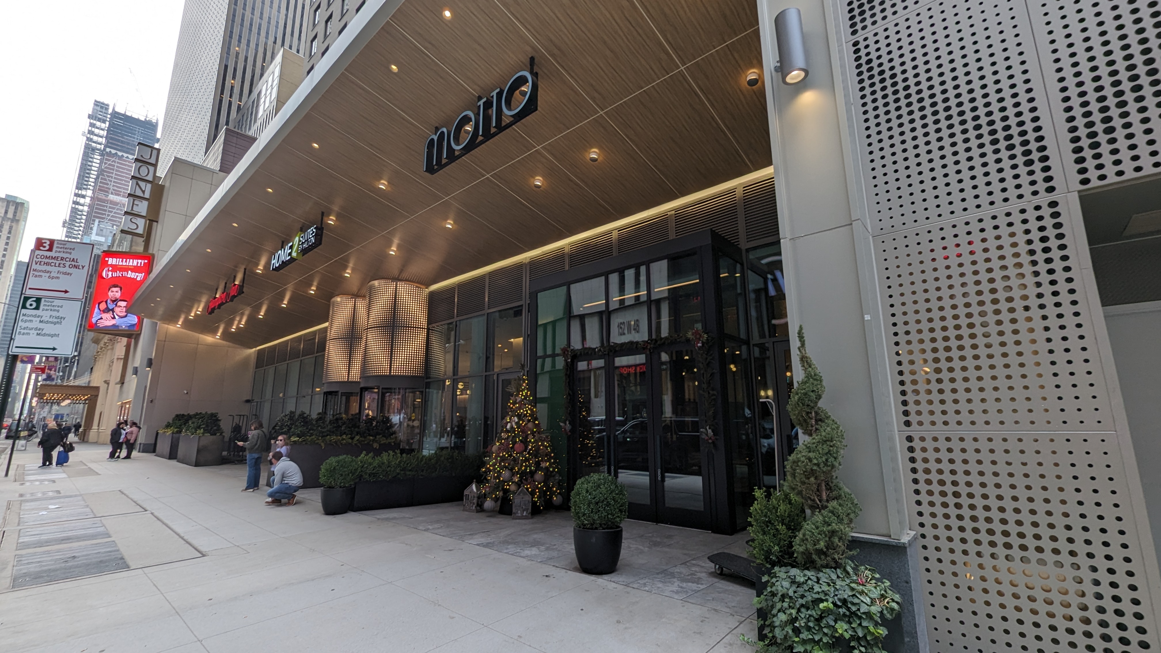 Motto by Hilton New York City Times Square entrance