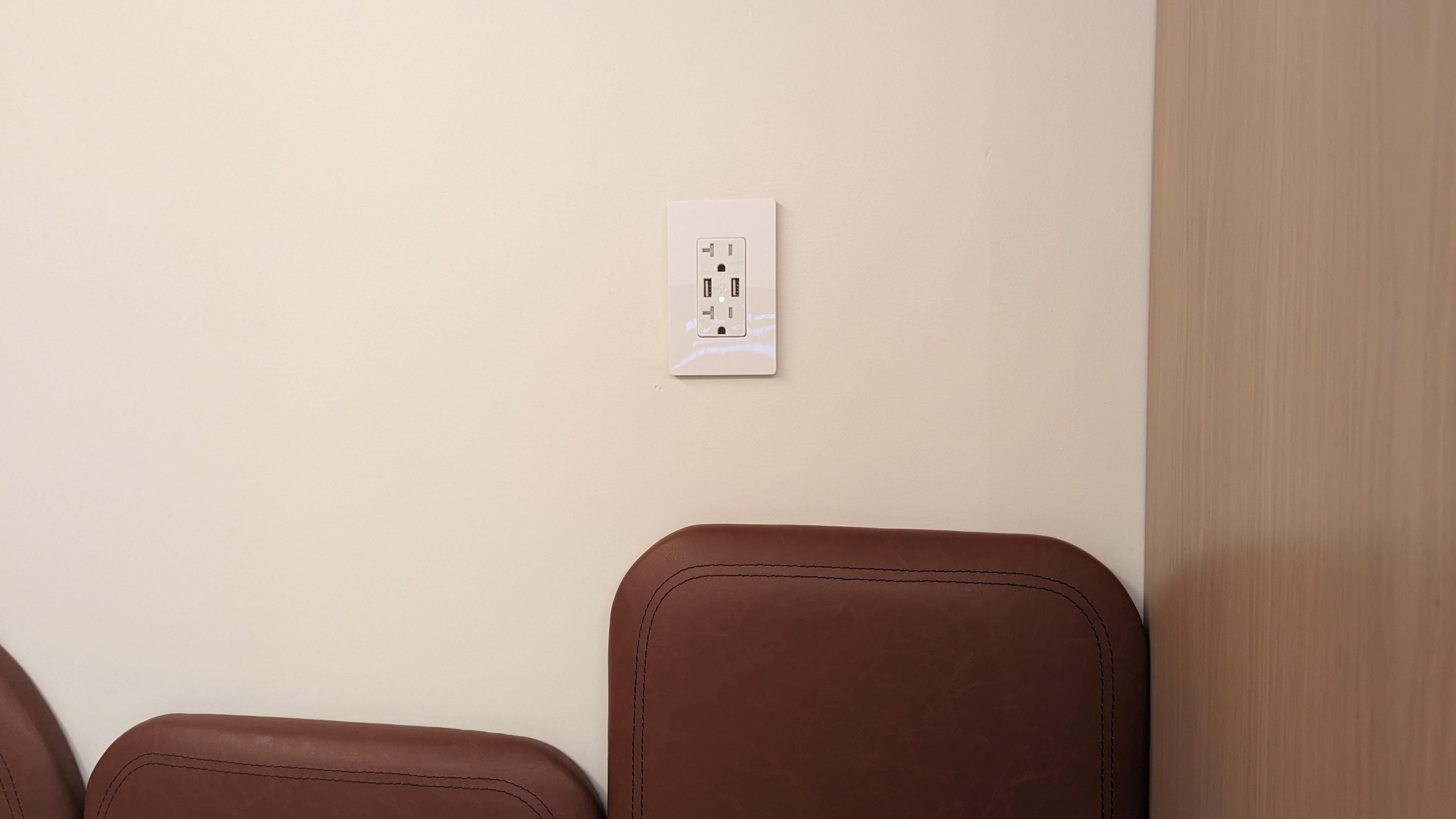 Motto by Hilton New York City Times Square guestroom bed outlet