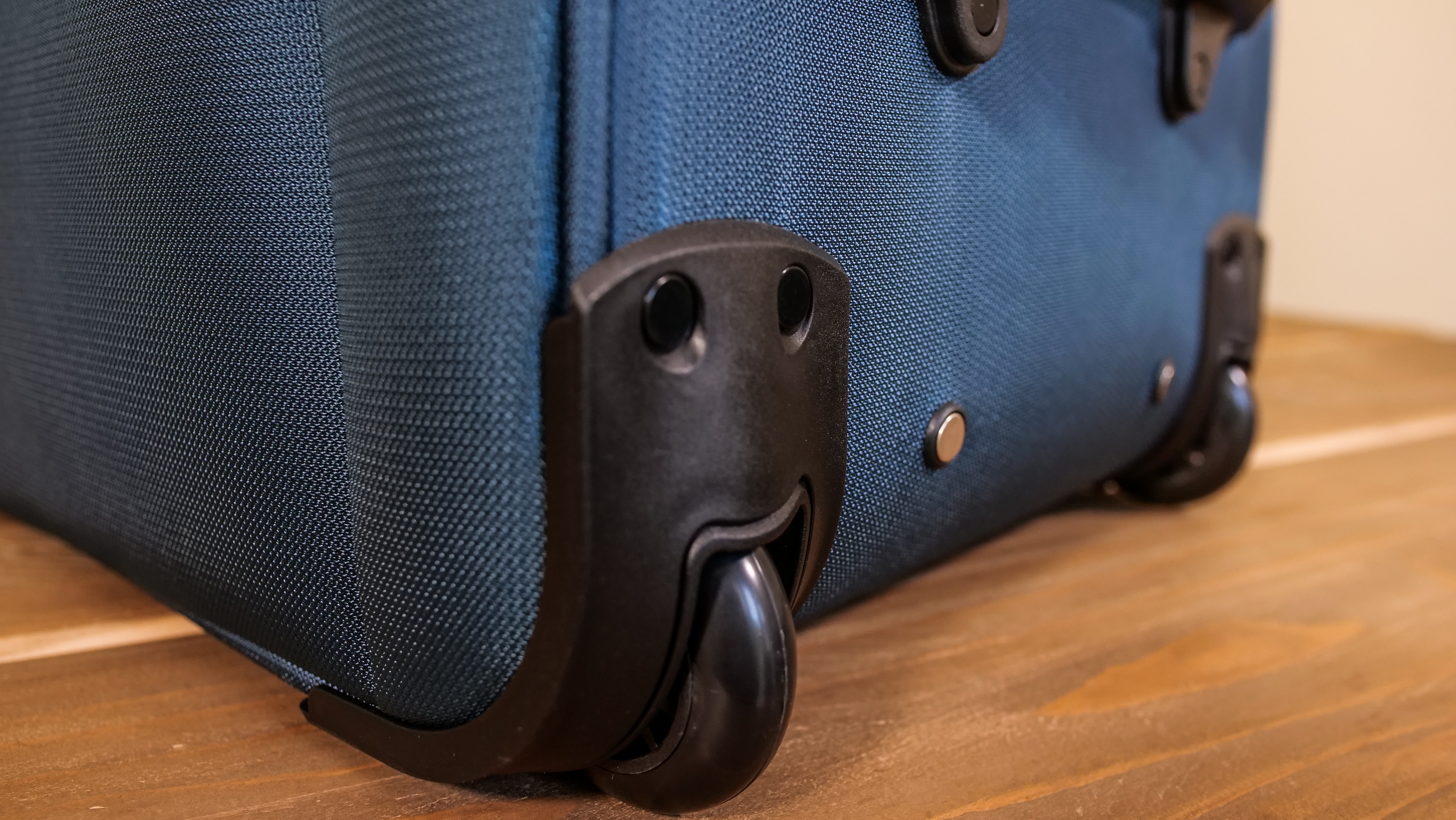 Samsonite Ascella X Softside Wheels Samsonite Ascella X Softside Wheels